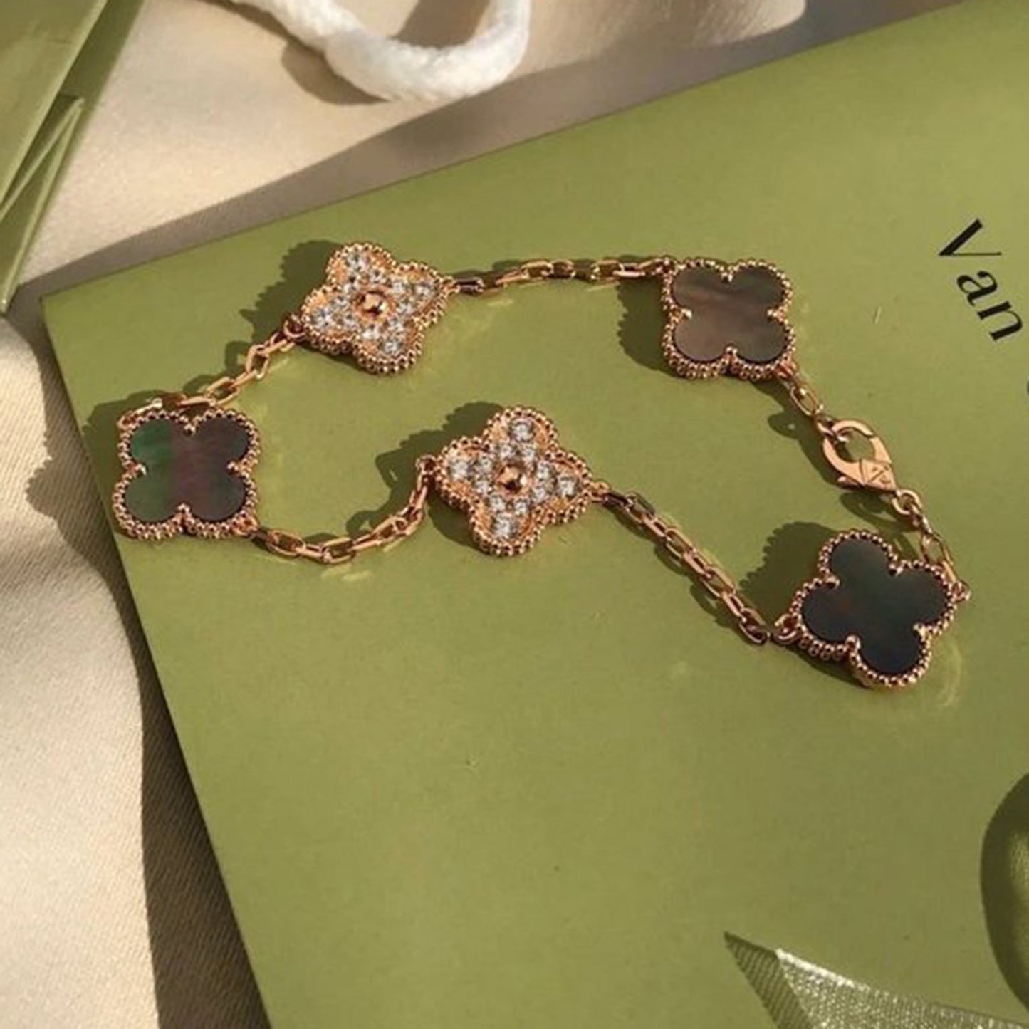 [Polaidi Jewelry] CLOVER 5 MOTIF GRAY MOP BRACELET COLLECTION