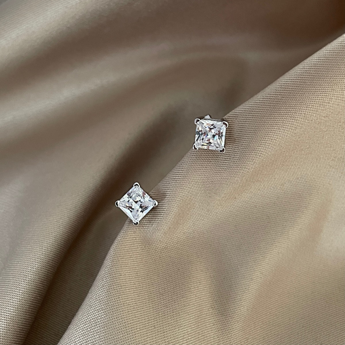 [Polaidi Jewelry]Delicate Square Shape Earrings