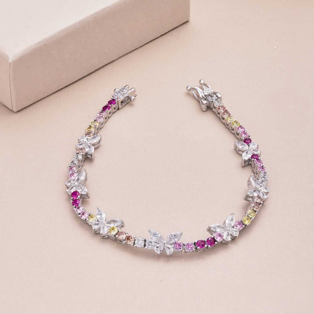[Polaidi Jewelry]Ornate Colorful Butterfly Shape Round Cut Daily Bracelet