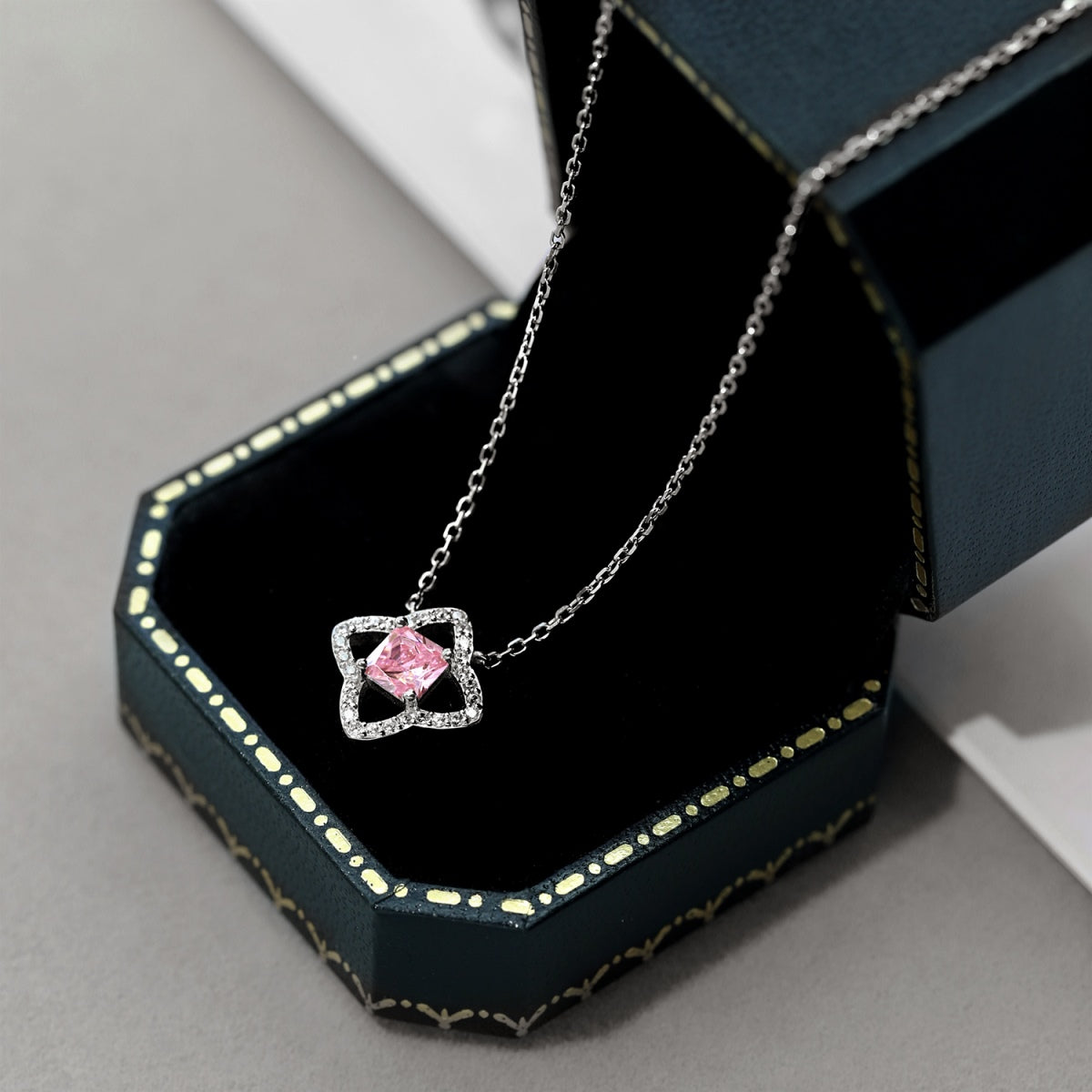 [Polaidi Jewelry]Exquisite Flower Shape Princess Cut Necklace