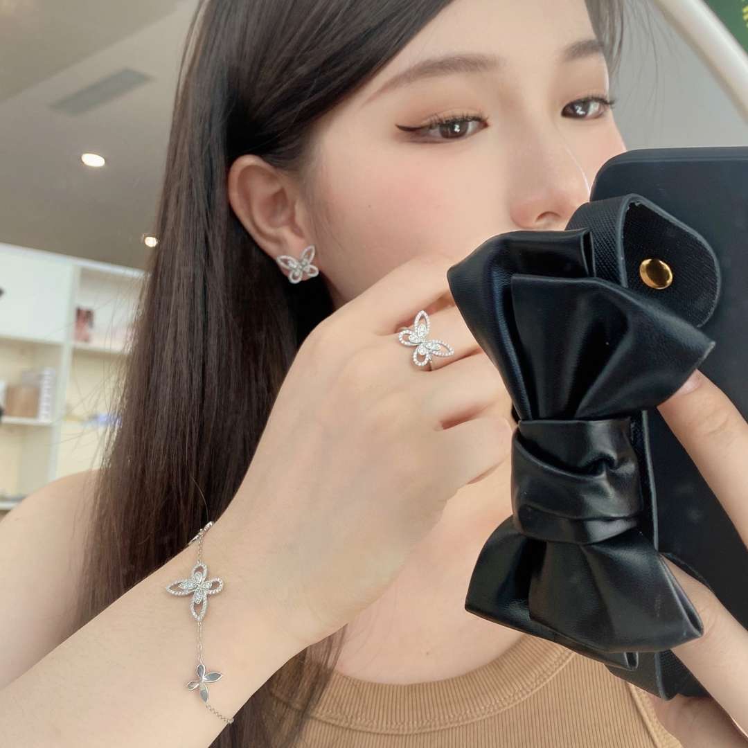 [Polaidi Jewelry]Delicate Butterfly Pendant Bracelet