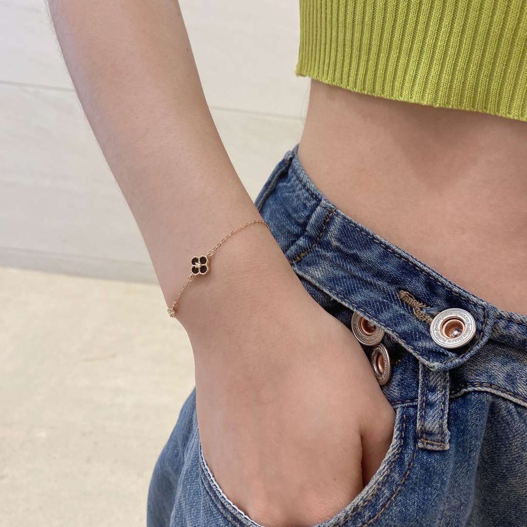 [Polaidi Jewelry]Delicate Four Leaf Clover Bracelet