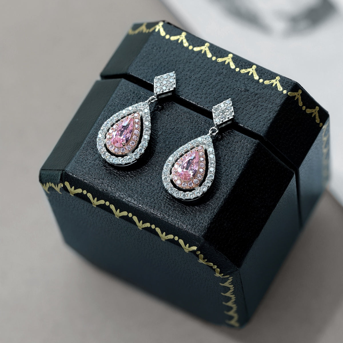 [Polaidi Jewelry]Ornate Delicate Water Drop Shape Banquet Earrings