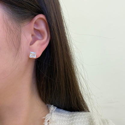 [Polaidi Jewelry]Stylish Shiny Square Center Stone Stud Earrings