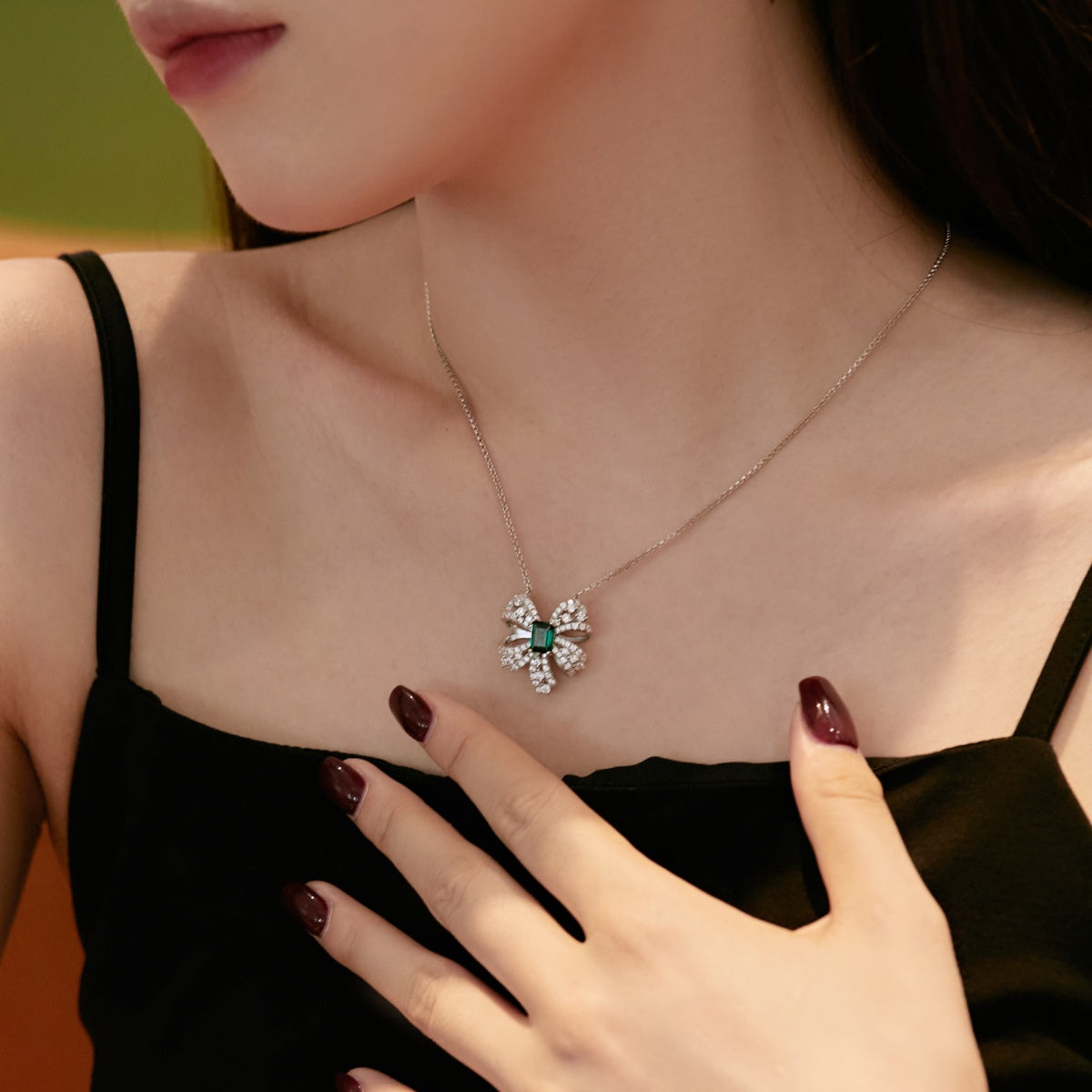 [Polaidi Jewelry]Luxurious Flower Shape Emerald Cut Necklace