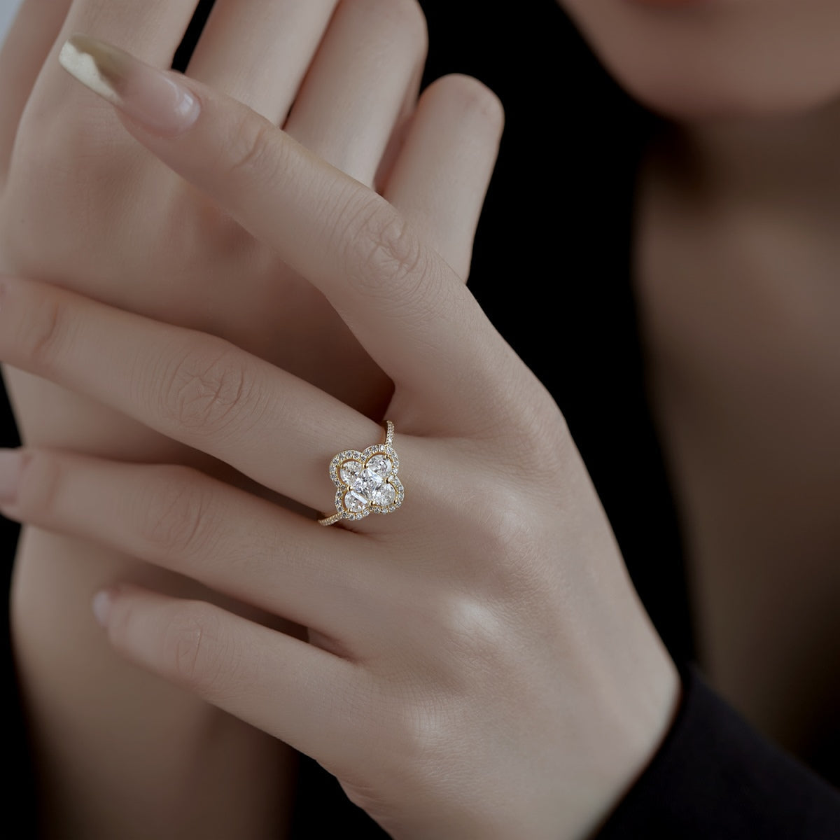 [Polaidi Jewelry]Luxurious Eternity Flower Shape Banquet Ring