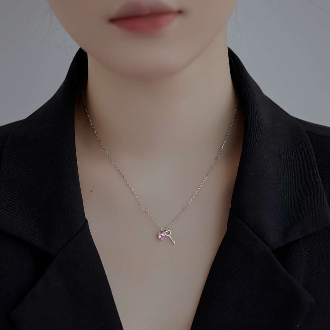 [Polaidi Jewelry]Unique Heart Shape Key Pendent Necklace