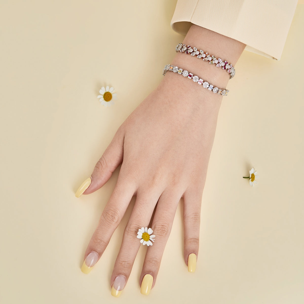 [Polaidi Jewelry]Dainty Exquisite Flower Shape Daily Bracelet