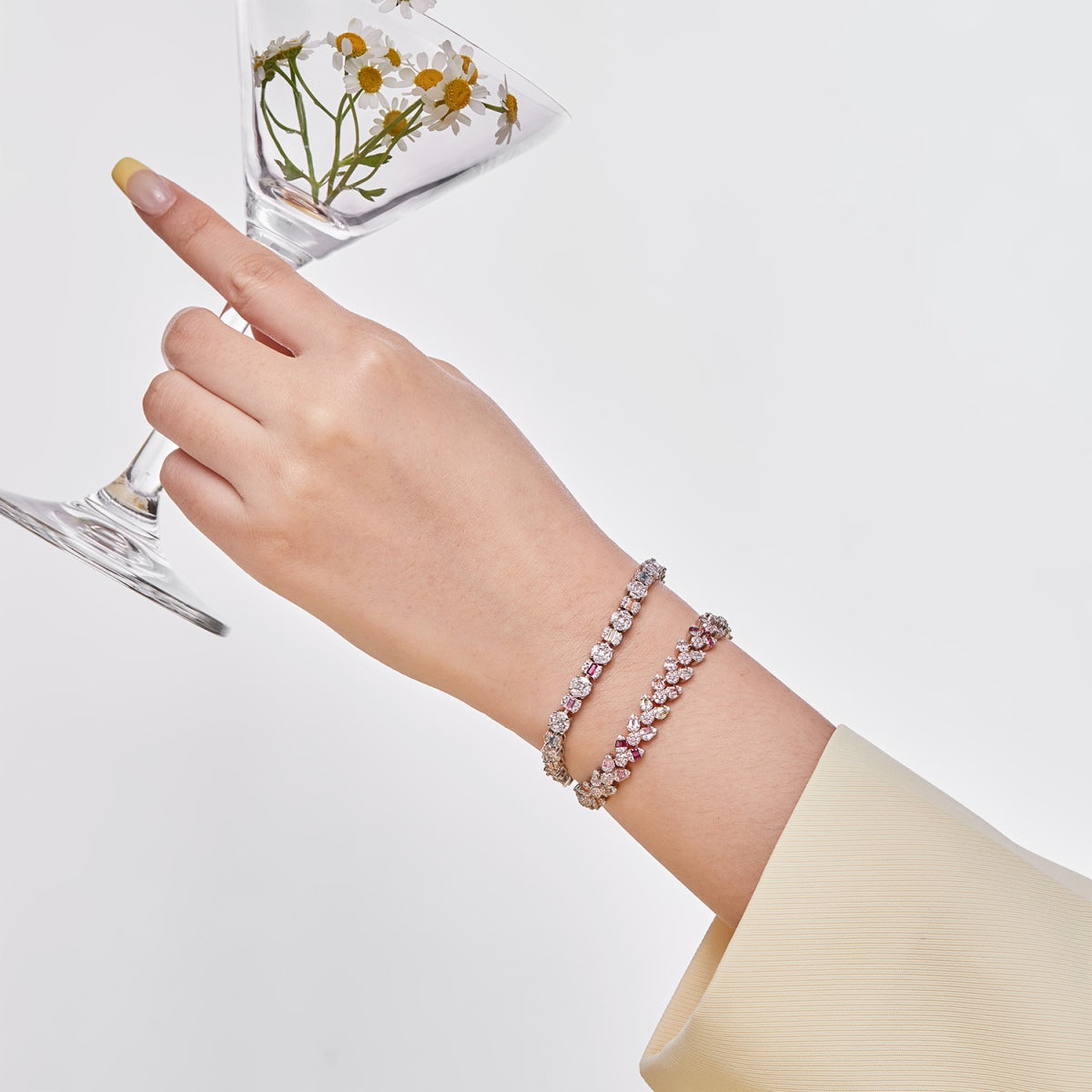 [Polaidi Jewelry]Dainty Exquisite Flower Shape Daily Bracelet
