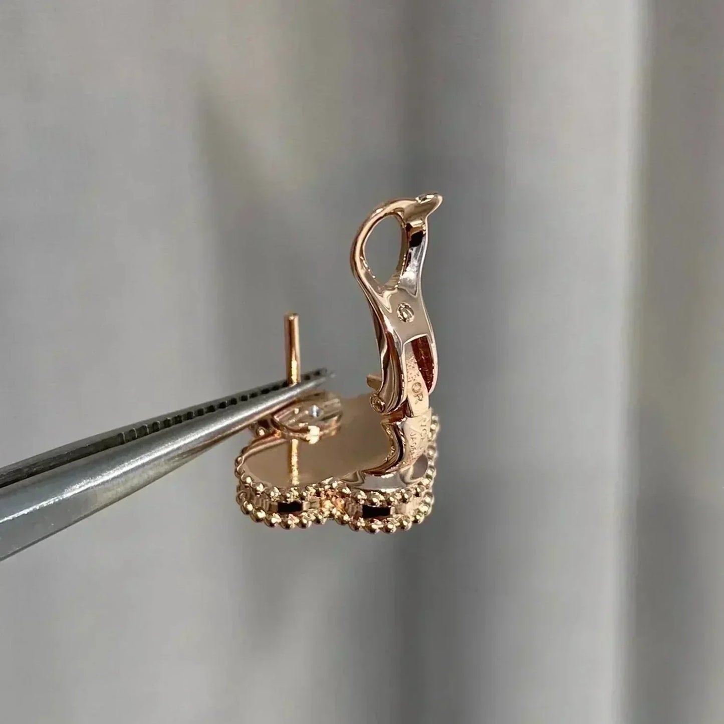 [：Polaidi Jewelry]CLOVER MEDIUM 1 MOTIFS マザーオブパール ダイヤモンド ピアス
