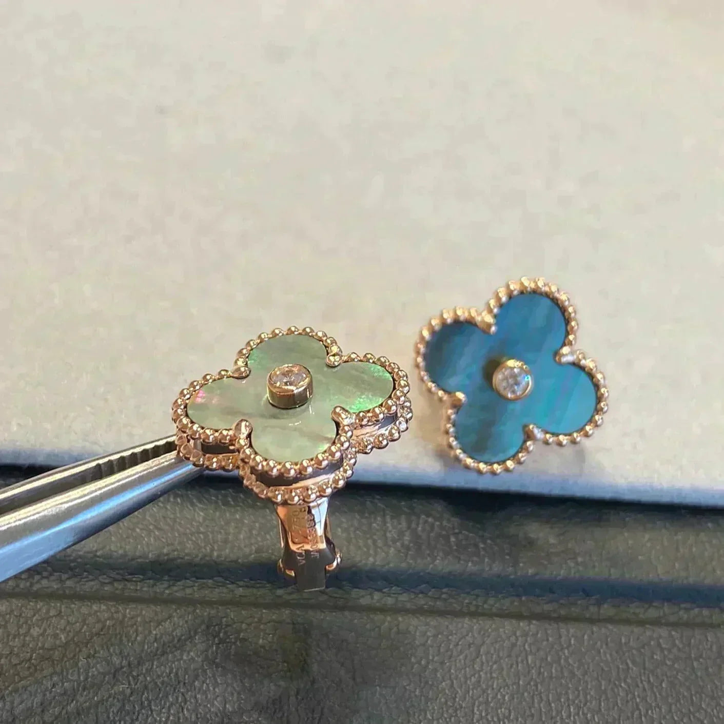 [：Polaidi Jewelry]クローバー ミディアム 1モチーフ グレーマザーオブパール ダイヤモンドピアス