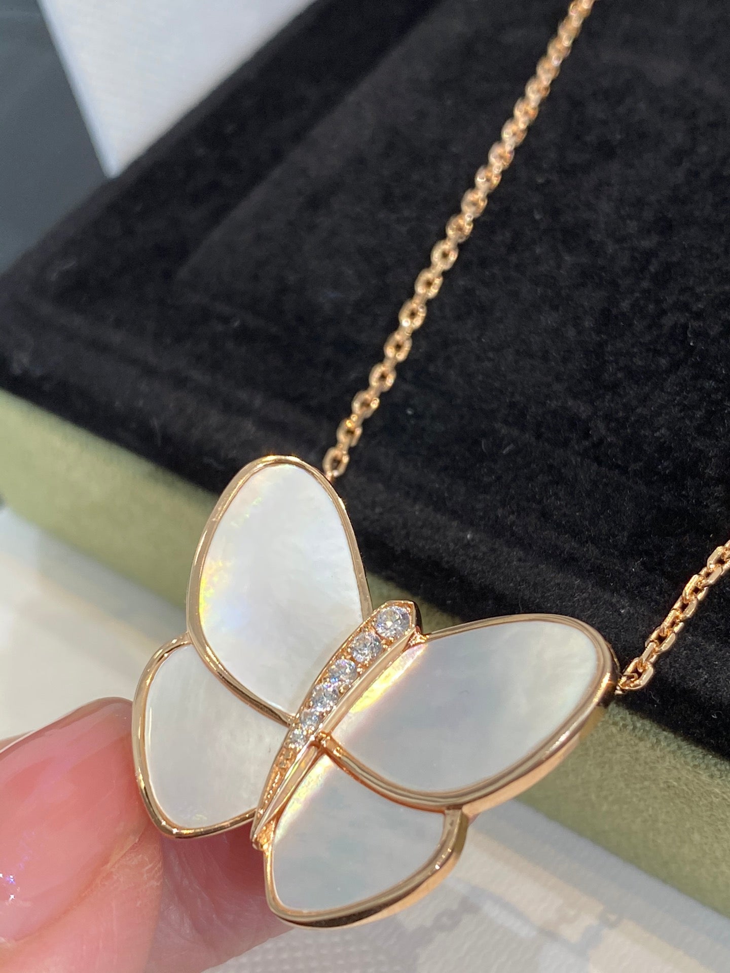 [Polaidi Jewelry]BUTTERFLY GOLD MOP DIAMOND NECKLACE
