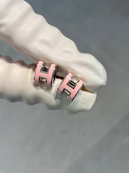 [：Polaidi Jewelry]MINI POP H SILVER EARRINGS PINK