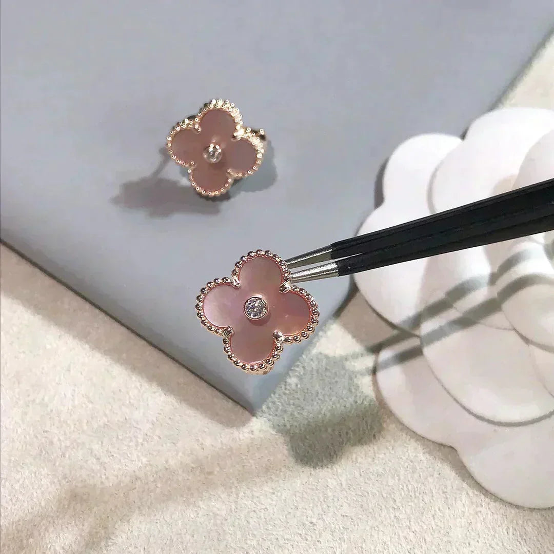 [：Polaidi Jewelry]CLOVER MEDIUM 1 MOTIFS マザーオブパール ダイヤモンド ピアス
