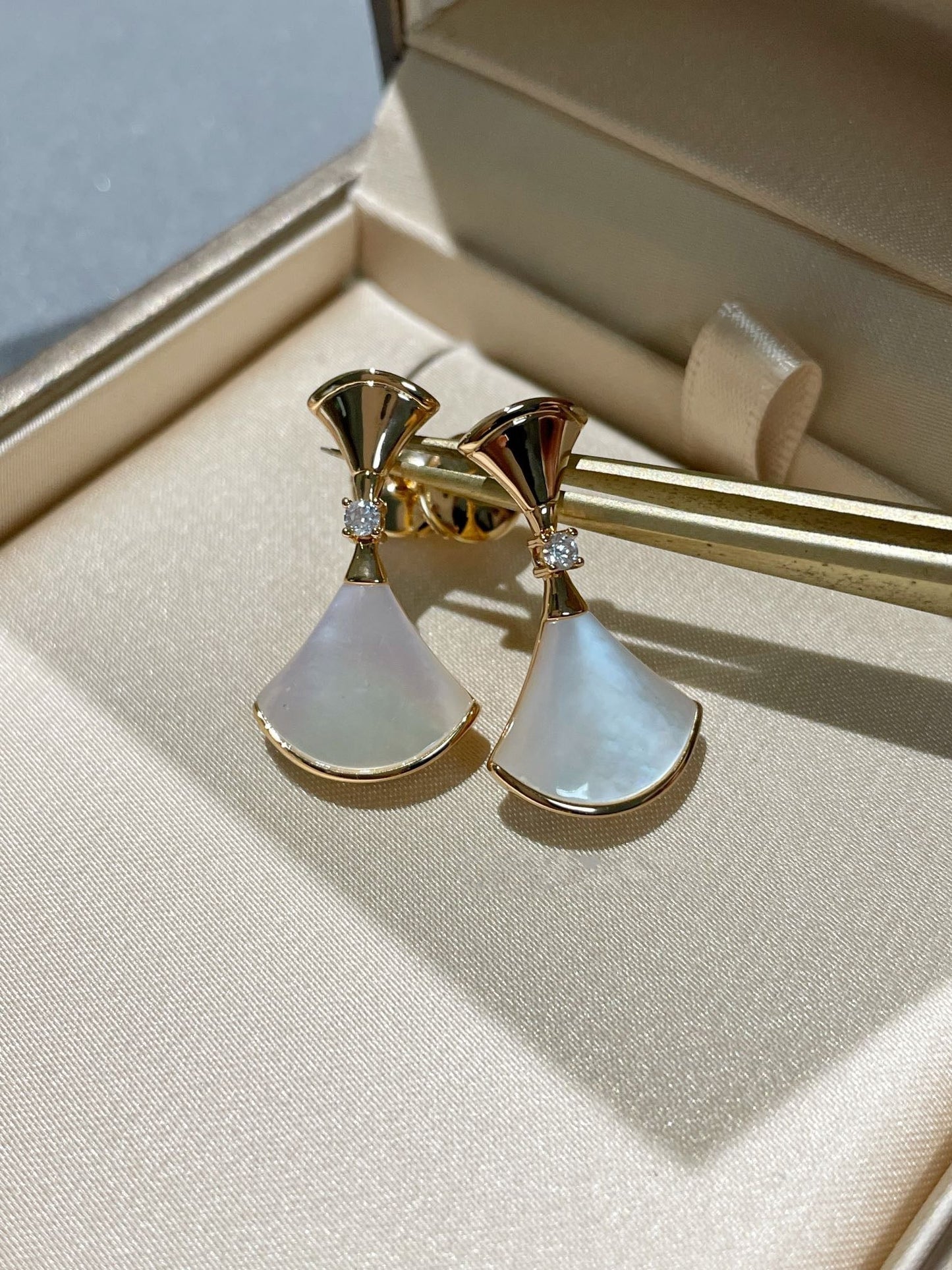 [Polaidi Jewelry]DREAM MOP 1 DIAMOND EARRINGS