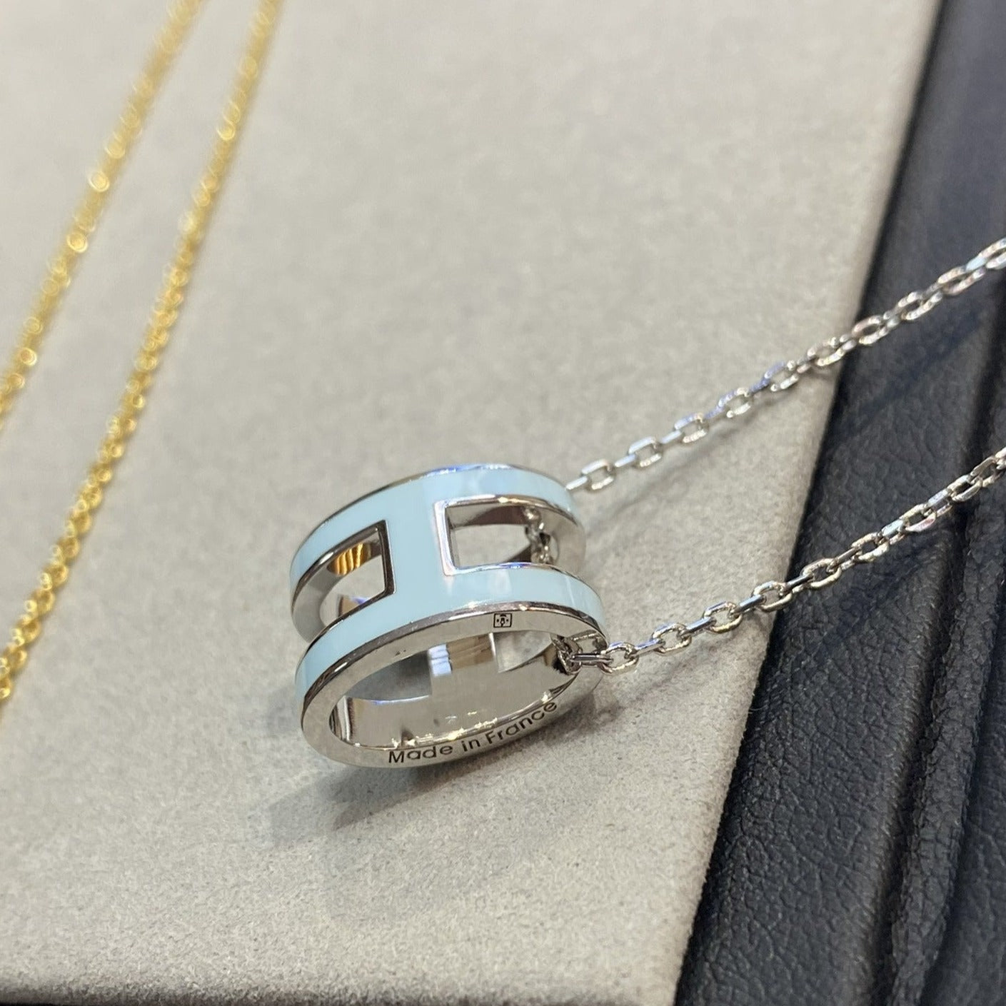 [Polaidi Jewelry]POP H LIGHT BLUE NECKLACE