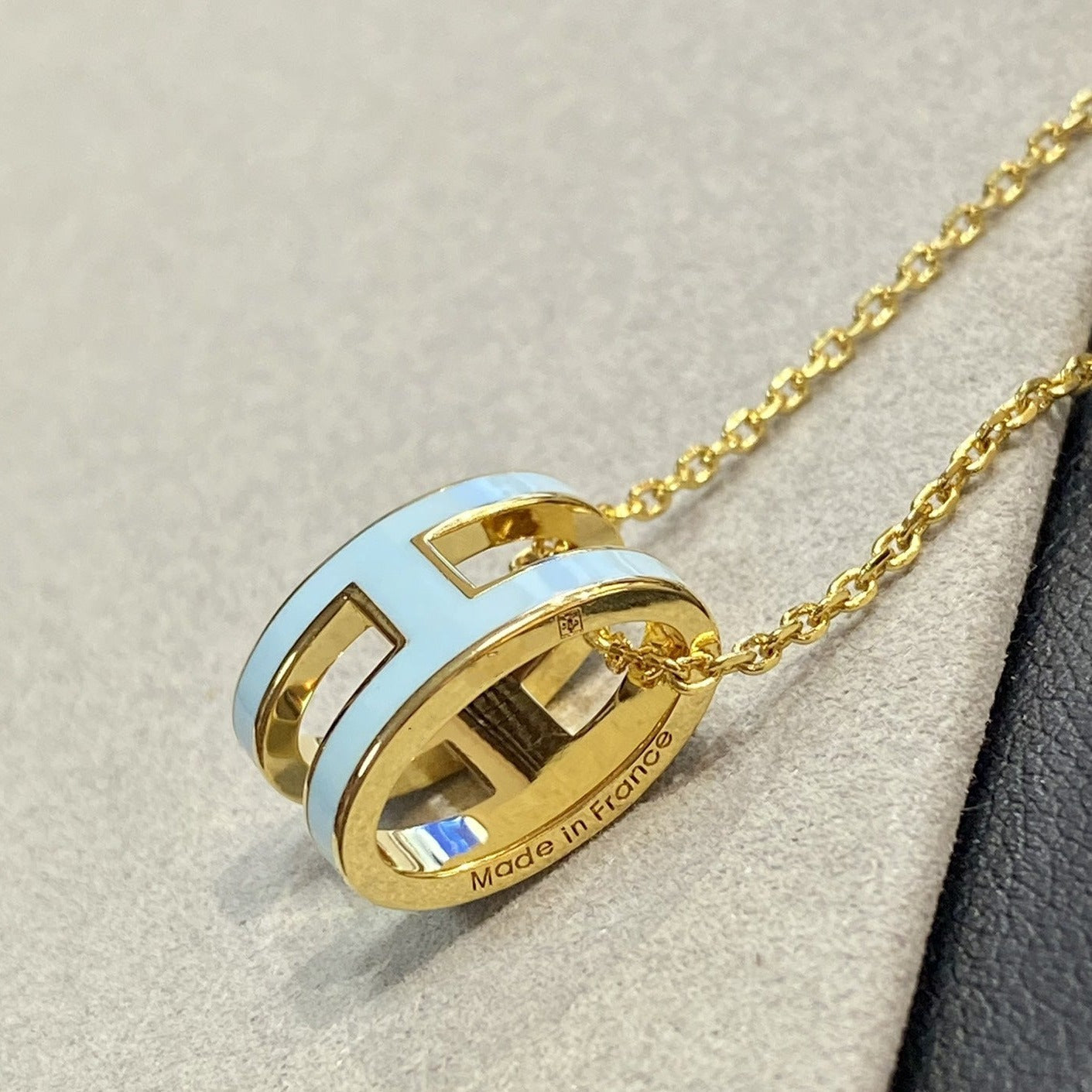 [Polaidi Jewelry]POP H LIGHT BLUE NECKLACE