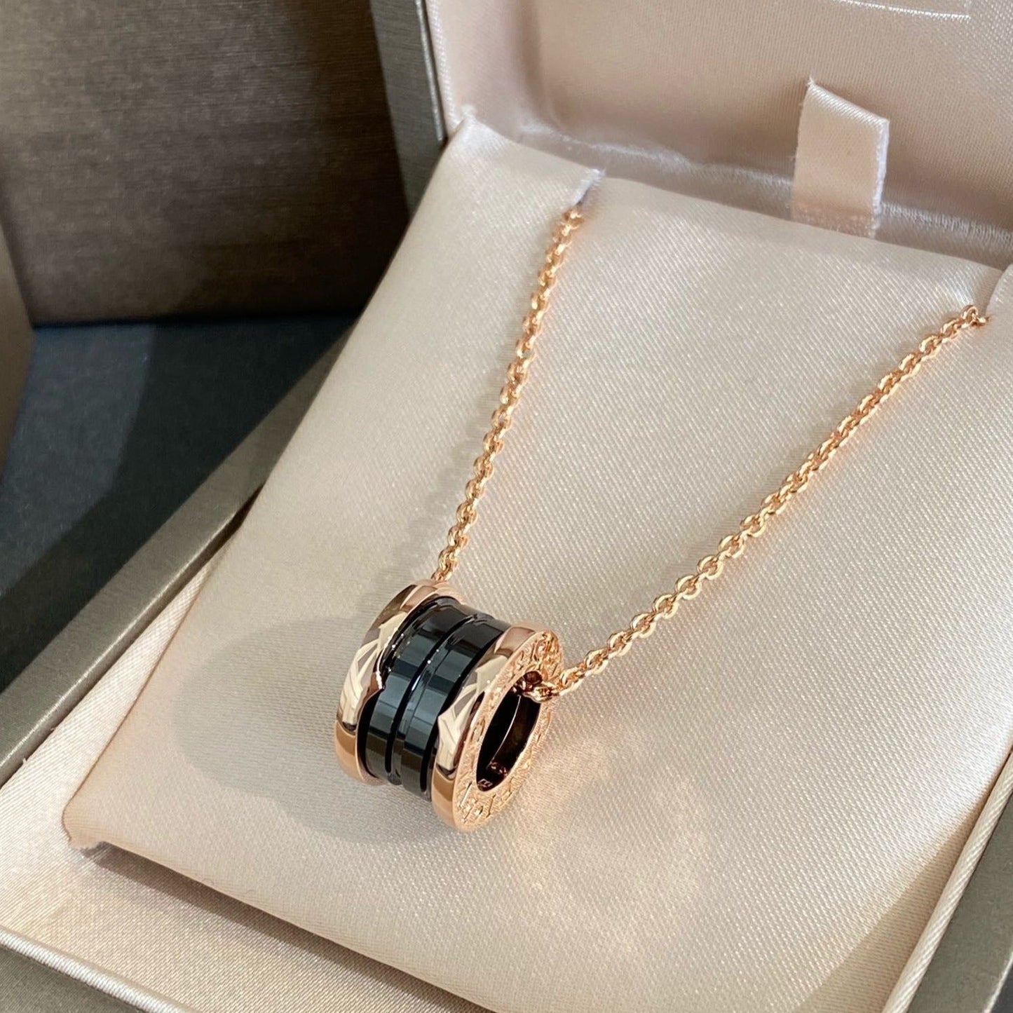 [Polaidi Jewelry]ZERO 1 BLACK CERAMIC PINK GOLD NECKLACE