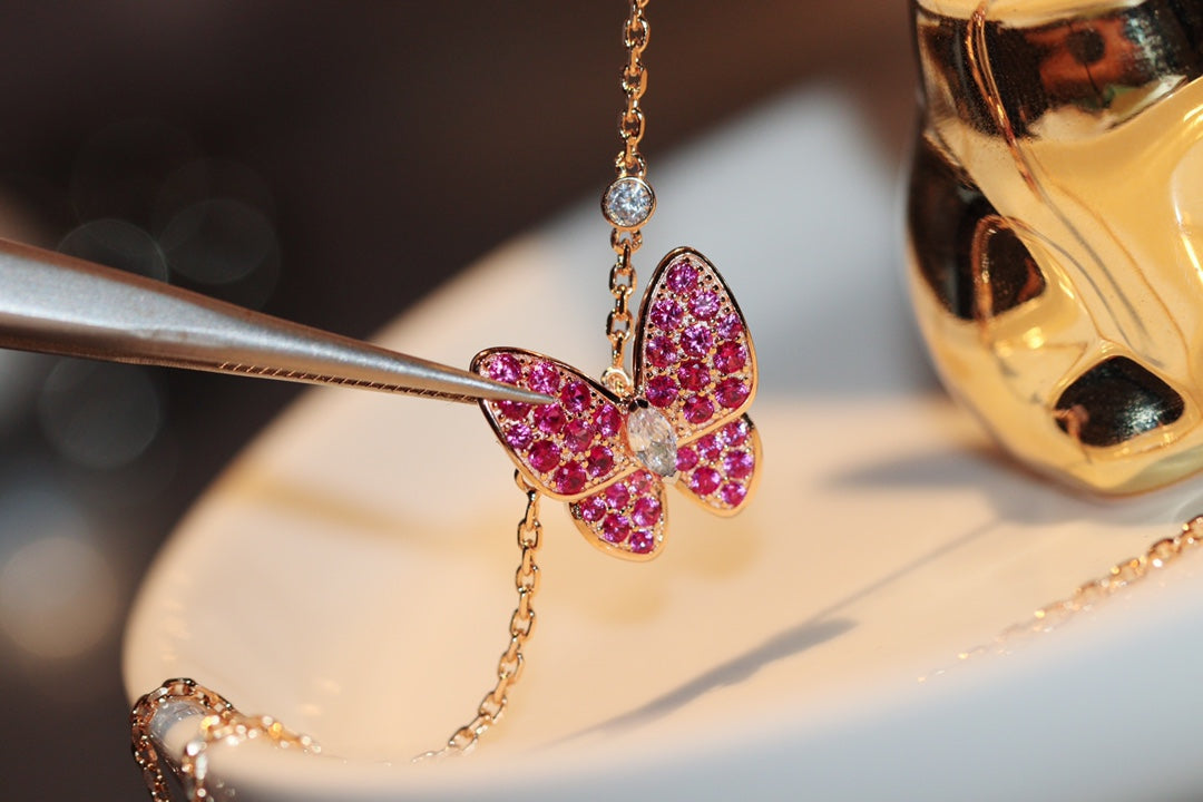 [：Polaidi Jewelry]BUTTERFLY RED DIAMOND ROSE GOLD NECKLACE
