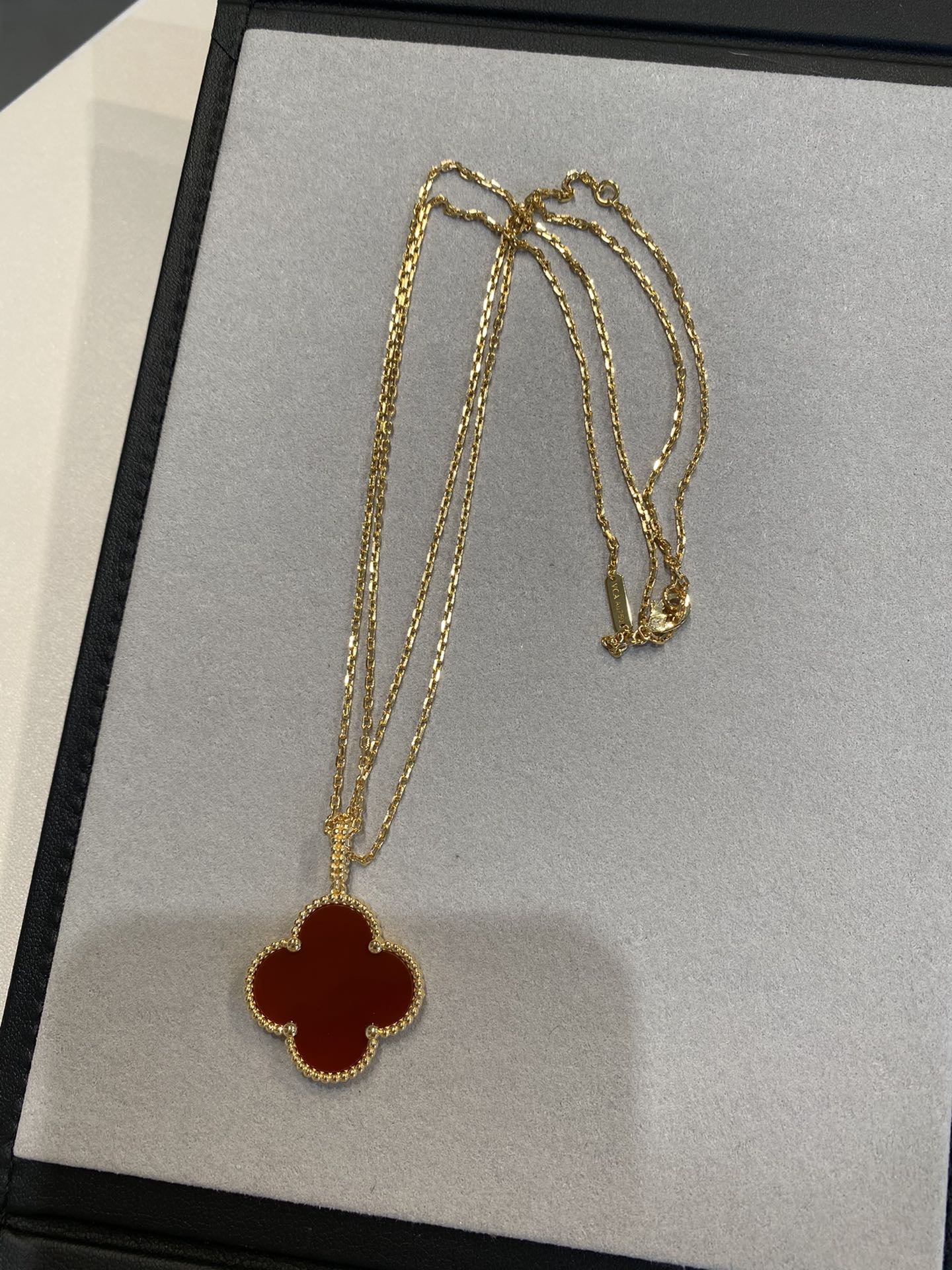 [：Polaidi Jewelry]CLOVER 25MM NECKLACE GOLD CARNELIAN