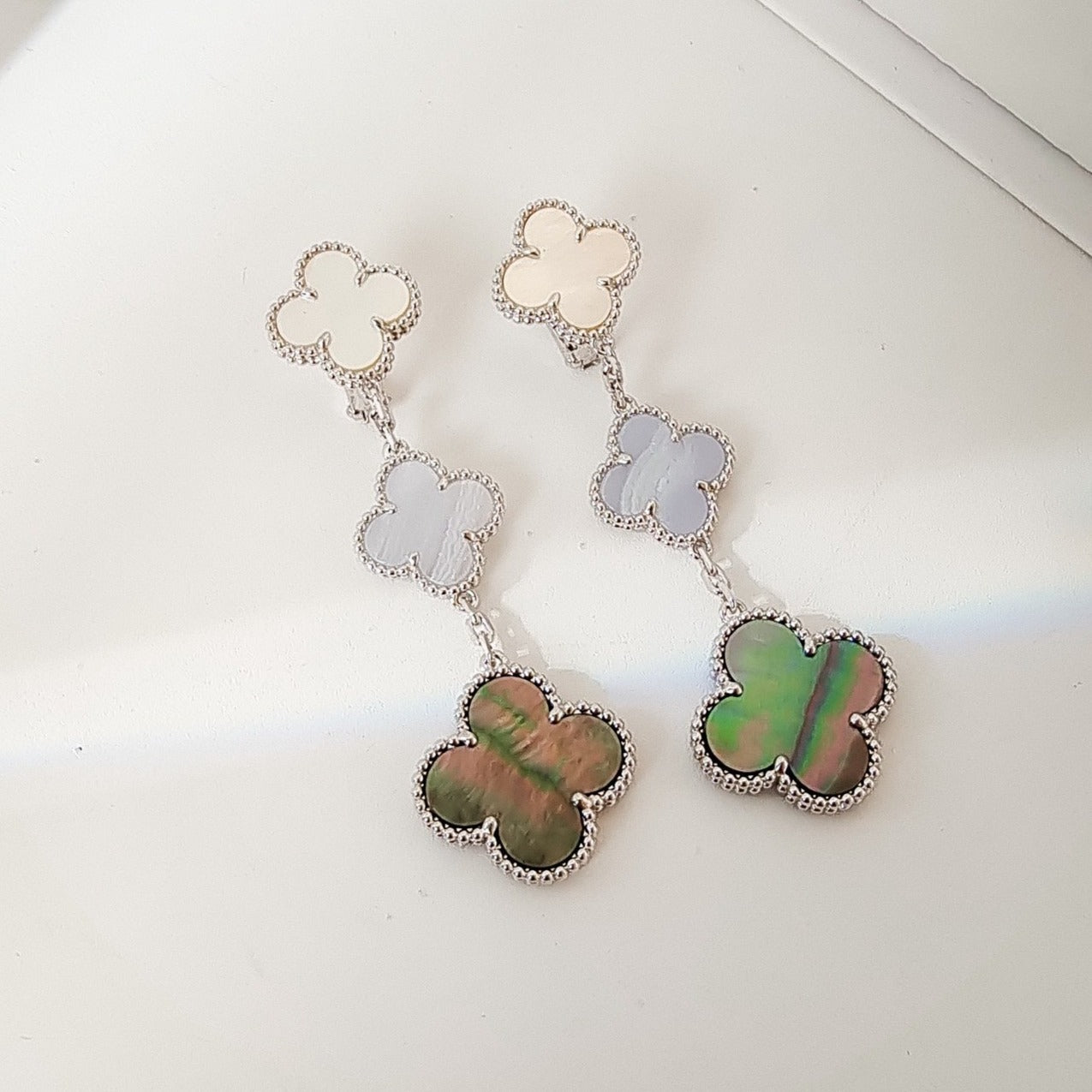 [：Polaidi Jewelry]CLOVER 3 MOTIFS CHALCEDONY DARK MOP SILVER EARRINGS