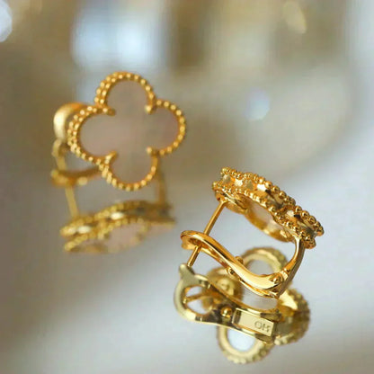 [：Polaidi Jewelry]クローバー ミディアム 1モチーフ 白蝶貝 スタッドピアス