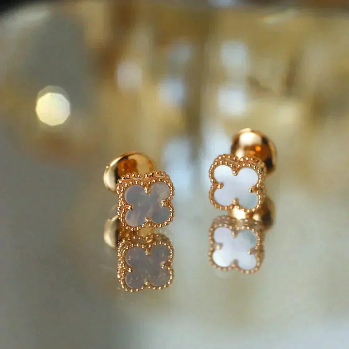 [：Polaidi Jewelry]CLOVER MINI 9.5MM WHITE MOP EARRINGS