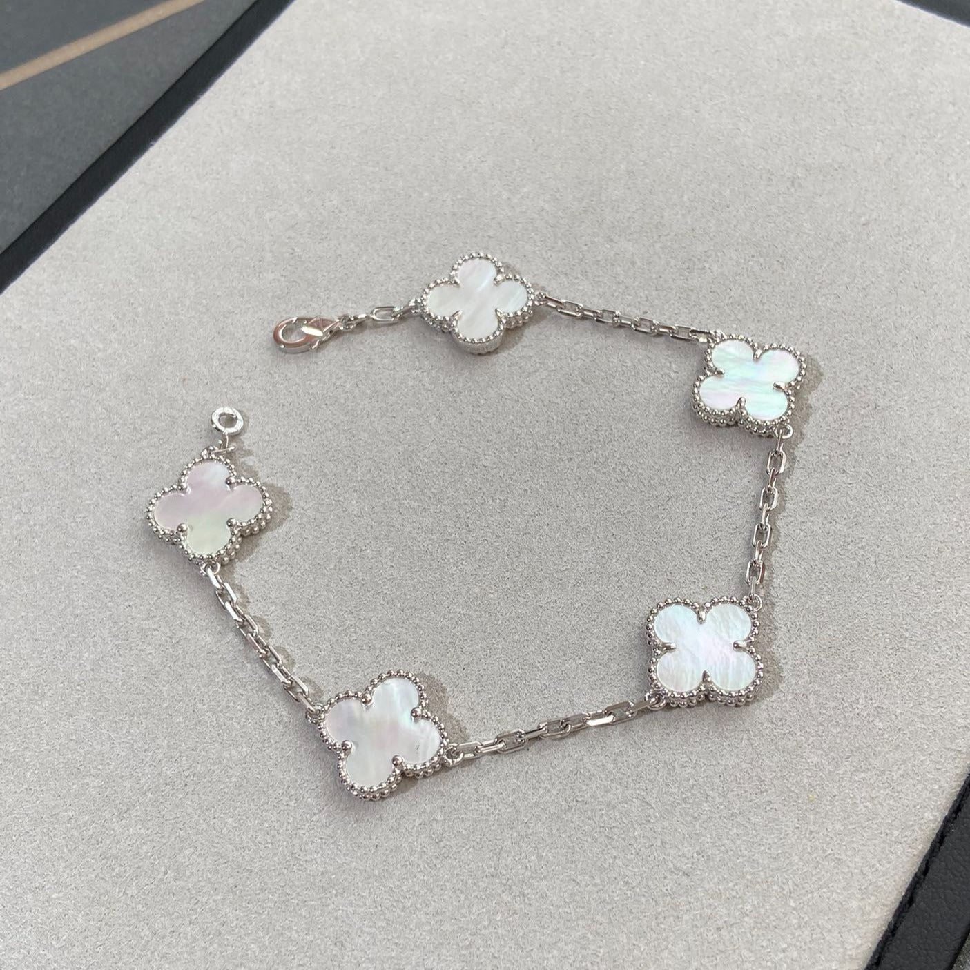 [：Polaidi Jewelry]クローバー シルバー マザーオブパール 5モチーフ ブレスレット
