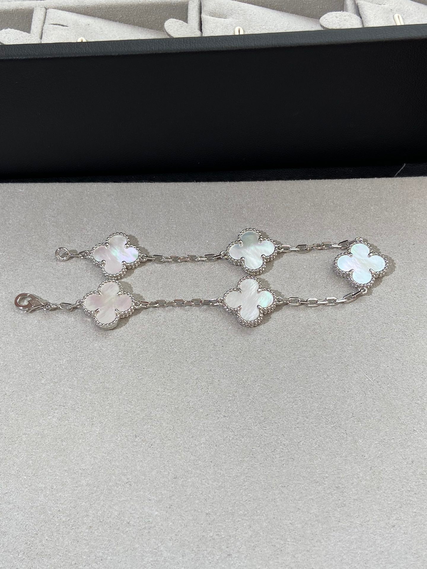 [：Polaidi Jewelry]クローバー シルバー マザーオブパール 5モチーフ ブレスレット