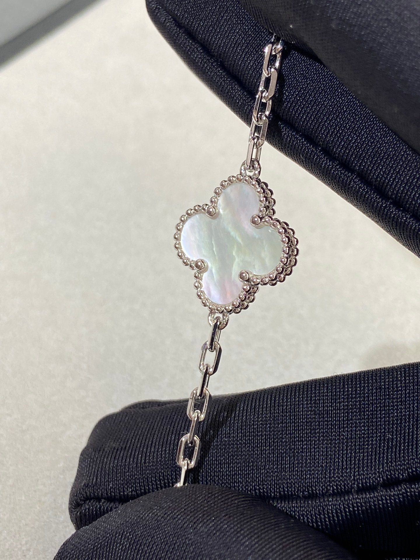 [：Polaidi Jewelry]クローバー シルバー マザーオブパール 5モチーフ ブレスレット