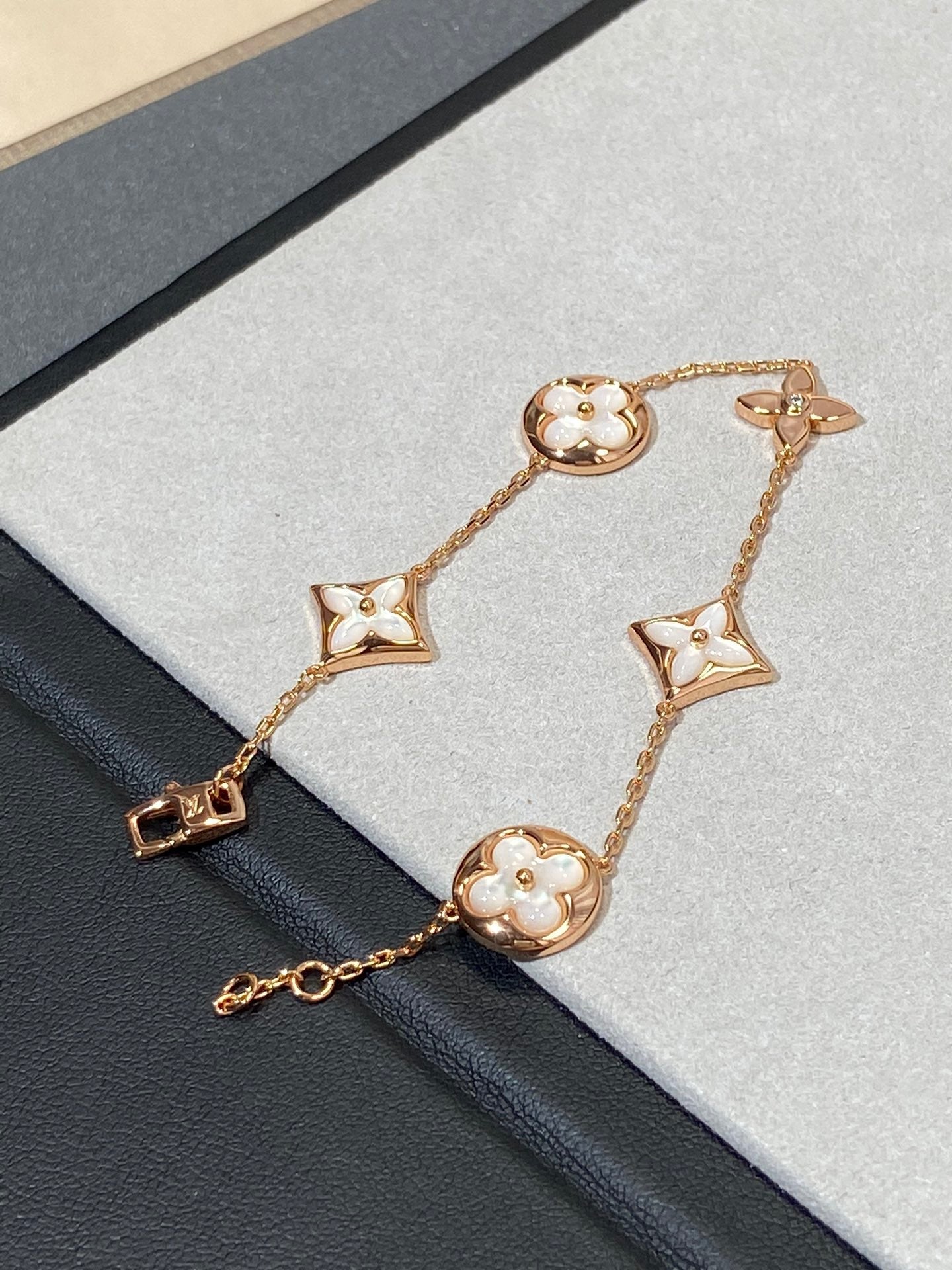 [：Polaidi Jewelry]STAR AND SUN 5 MOTIF MOP PINK GOLD BRACELET