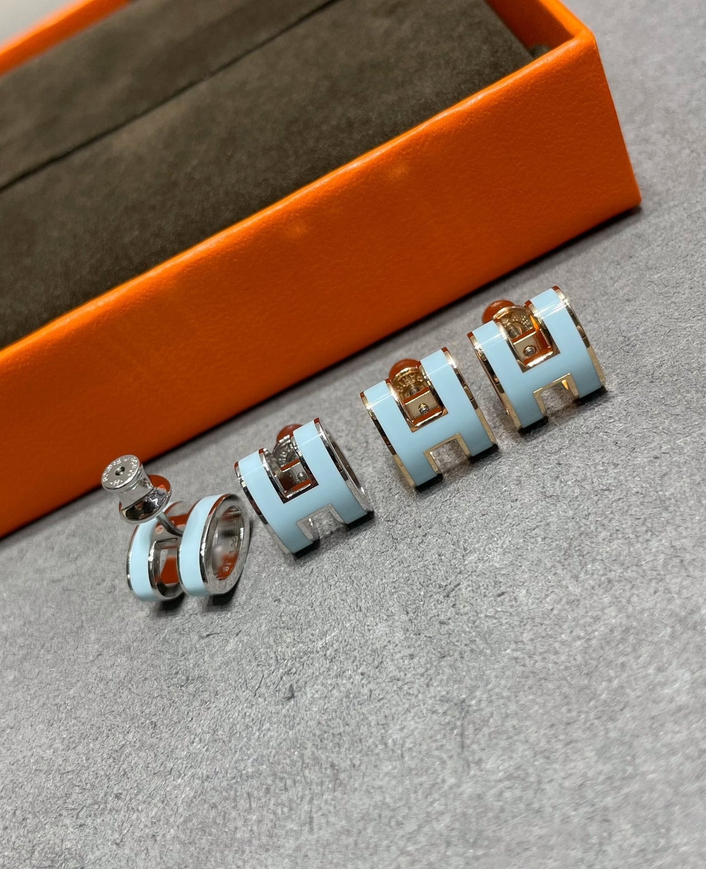 [：Polaidi Jewelry]POP H SKY BLUE STUD EARRINGS