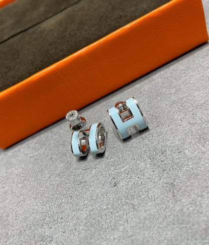 [Polaidi Jewelry]POP H SKY BLUE STUD EARRINGS