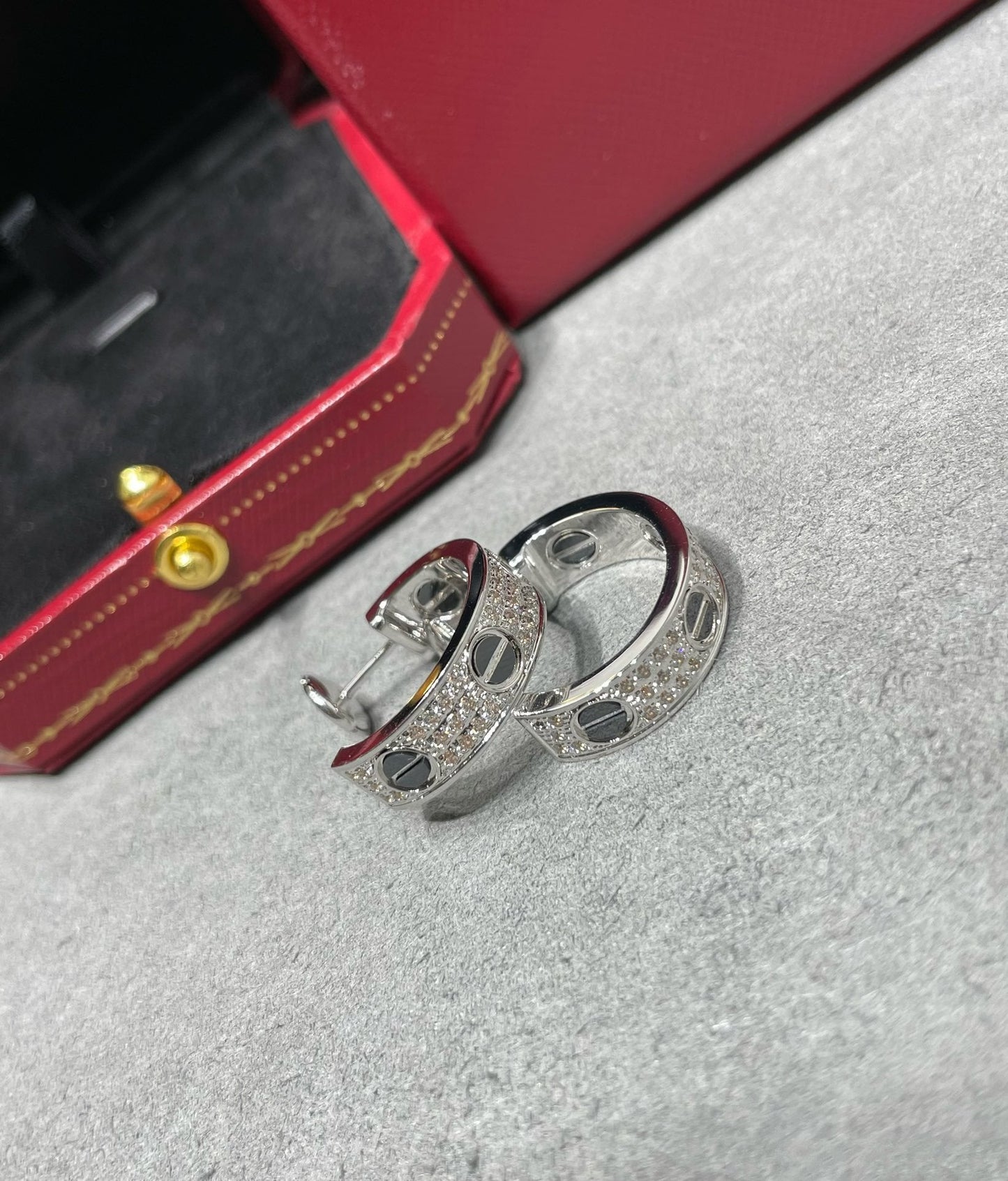 [Polaidi Jewelry]LOVE CERAMIC DIAMOND PAVED SILVER EARRINGS