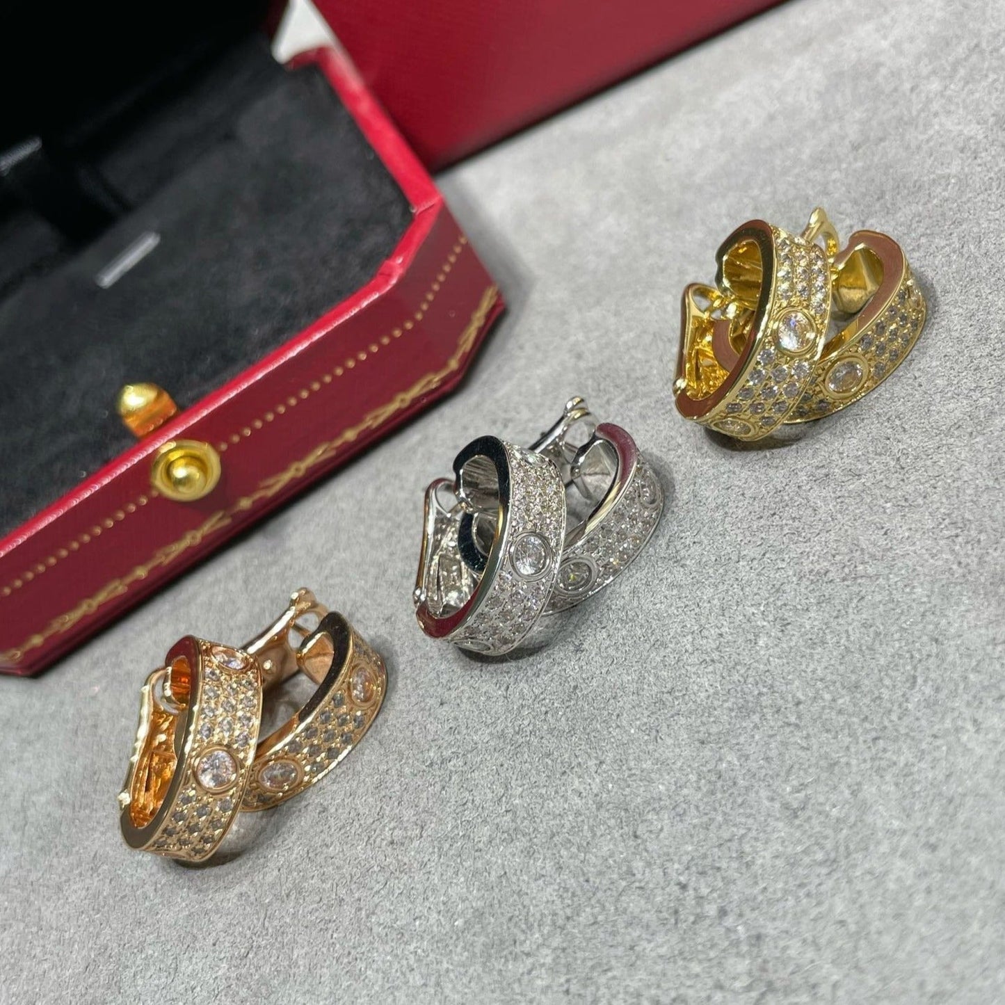 [：Polaidi Jewelry]LOVE 5.5MM DIAMOND PAVED EARRINGS
