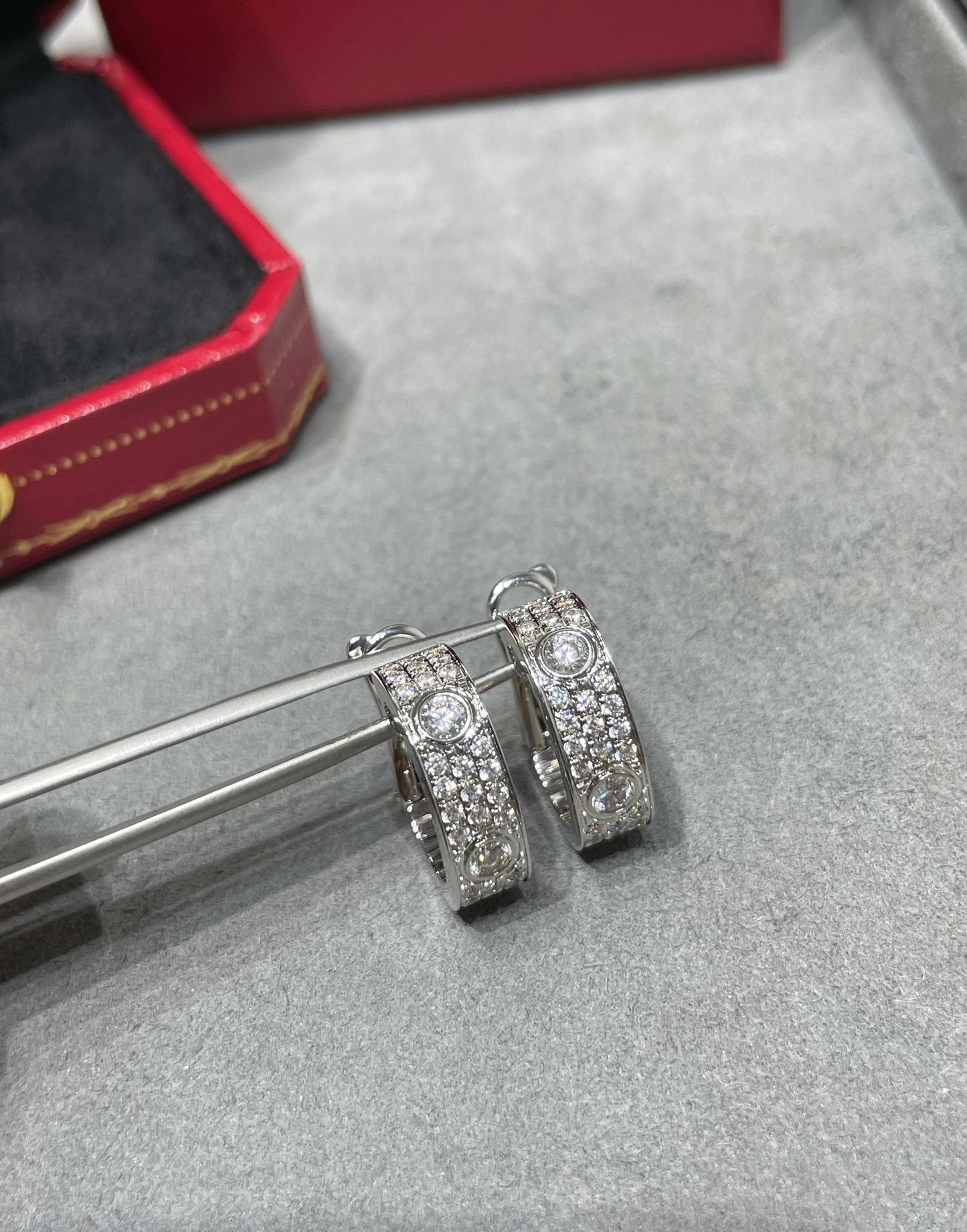 [Polaidi Jewelry]LOVE 5.5MM DIAMOND PAVED EARRINGS