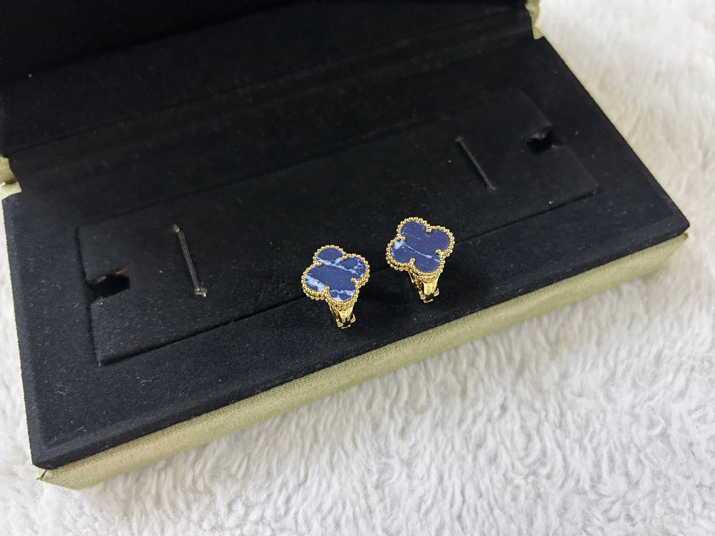[：Polaidi Jewelry]クローバー ピーターサイト ミディアム スタッド ピアス