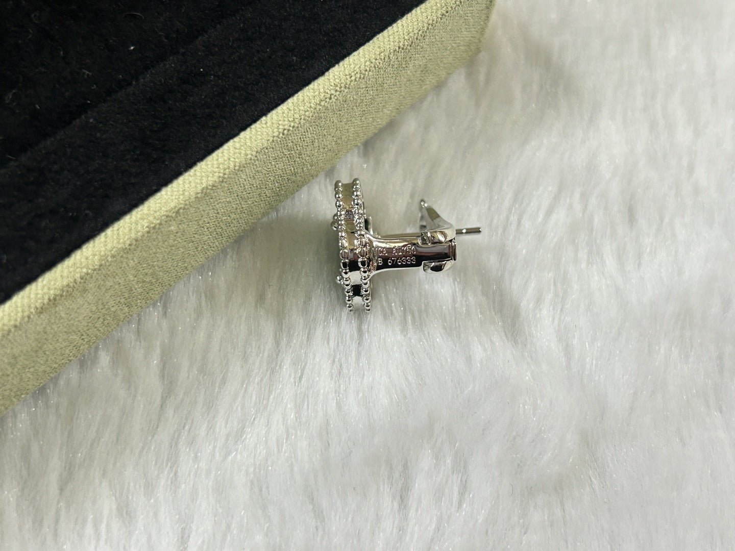 [：Polaidi Jewelry]クローバー ピーターサイト ミディアム スタッド ピアス