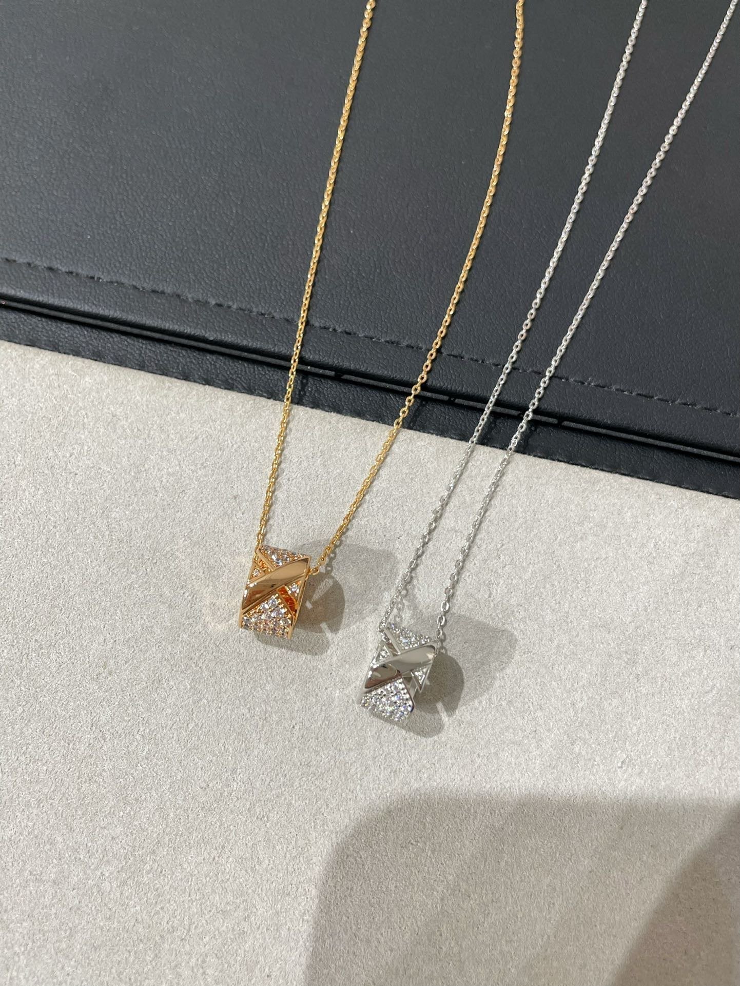 [Polaidi Jewelry]LIENS EVIDENCE DIAMOND PAVED NECKLACE