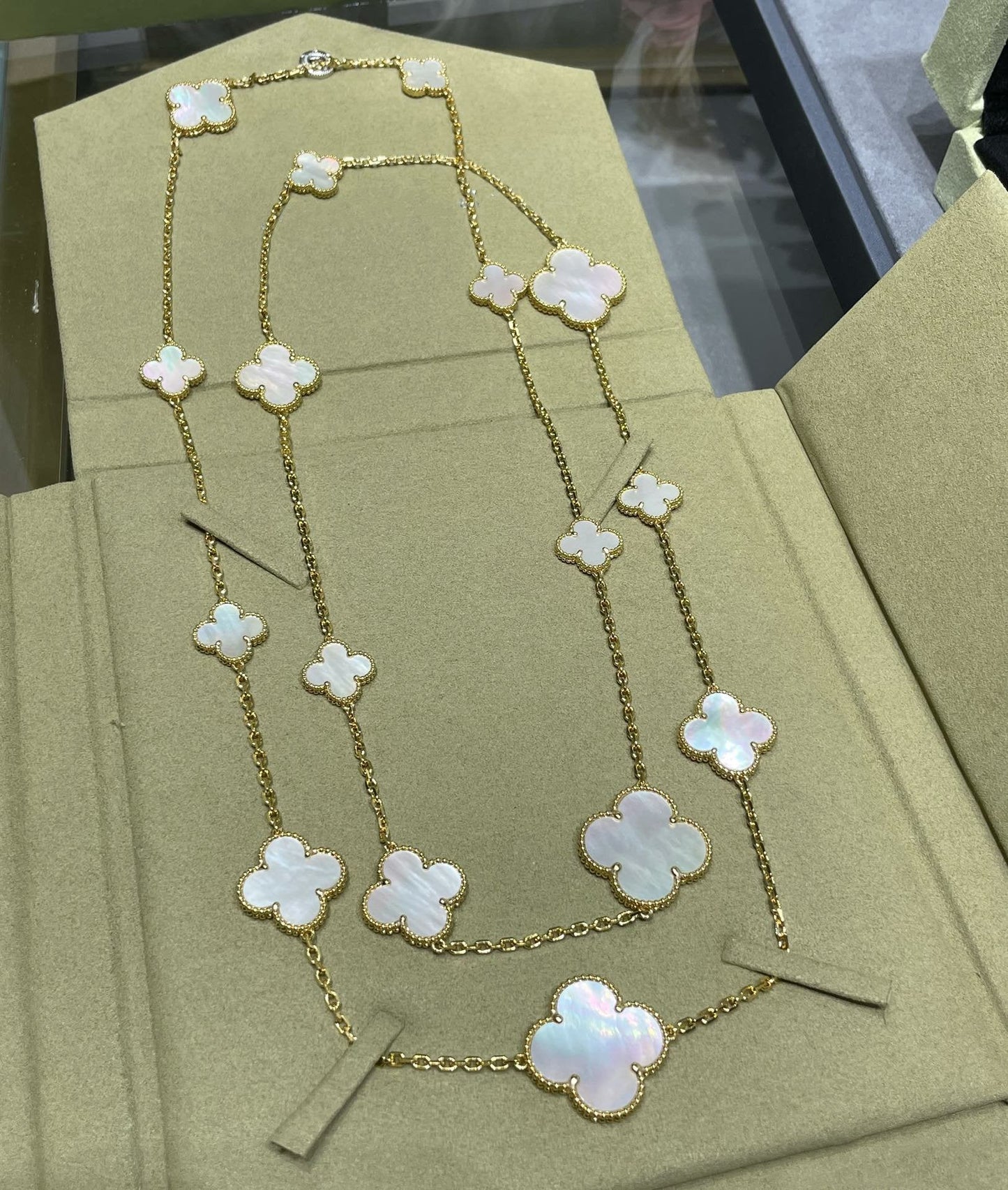 [Polaidi Jewelry]CLOVER 16 MOTIF WHITE MOP GOLD NECKLACE