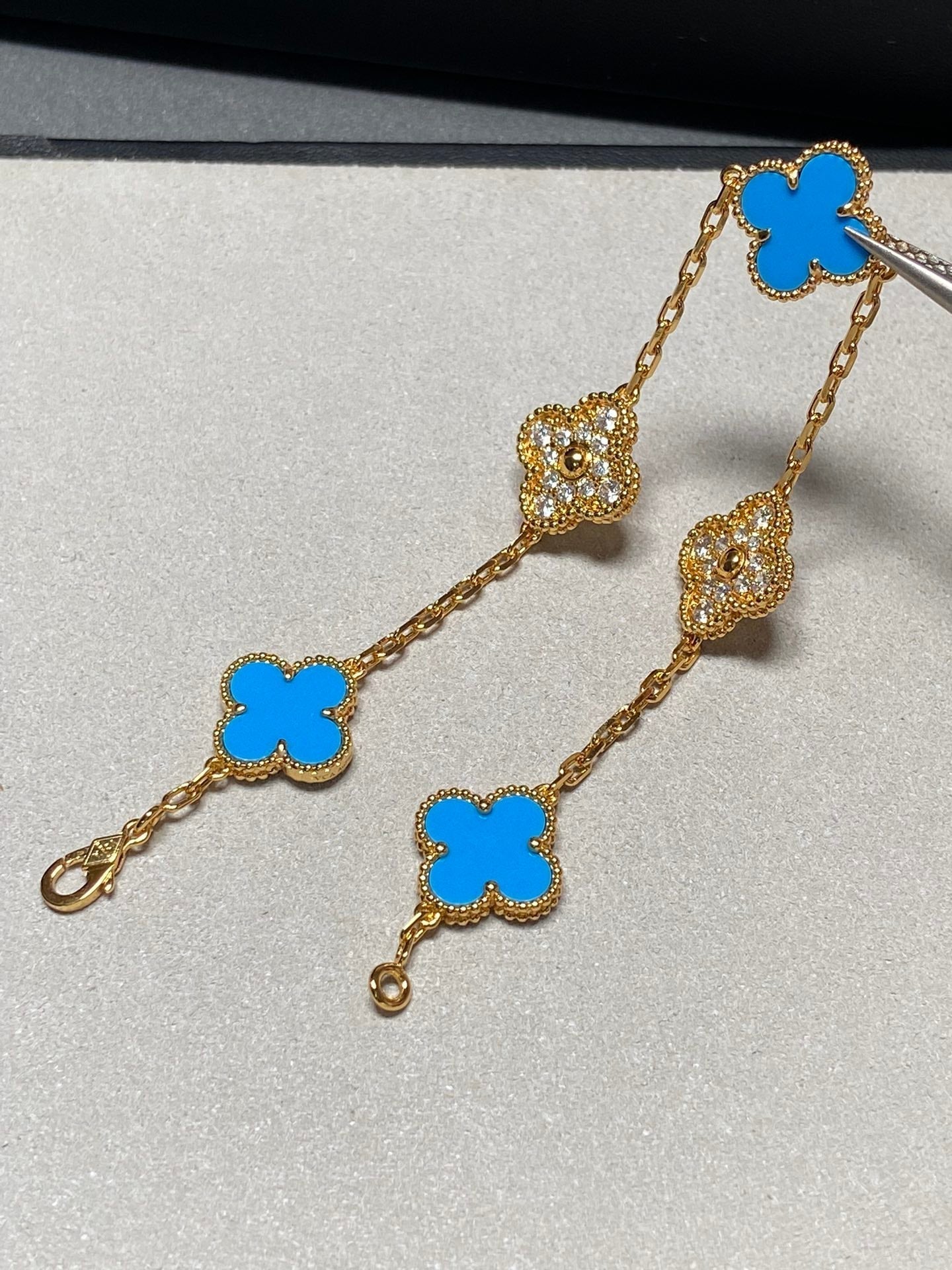 [：Polaidi Jewelry]クローバー 5モチーフ ブルーカルセドニー ダイヤモンド ゴールドブレスレット