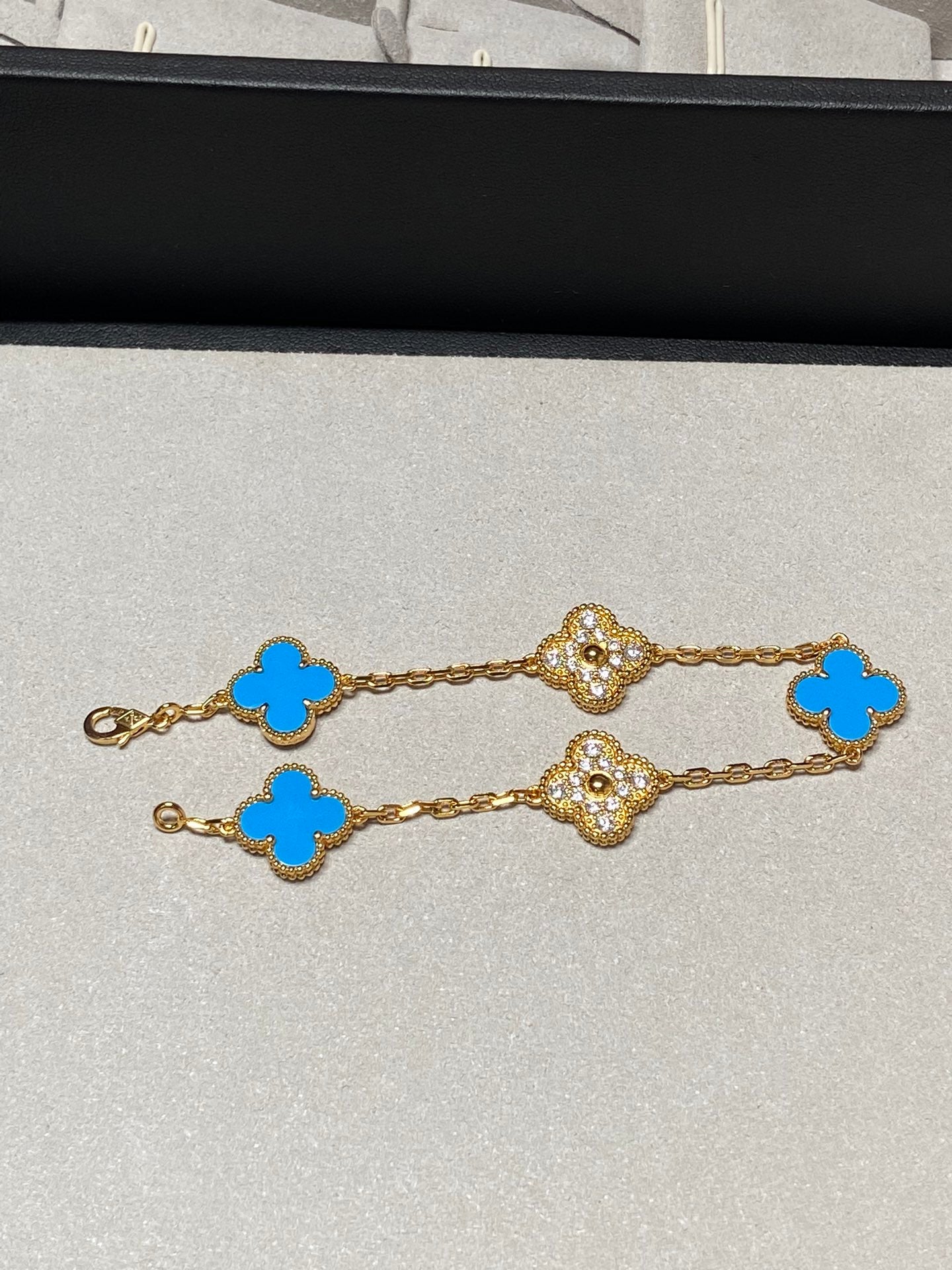 [：Polaidi Jewelry]クローバー 5モチーフ ブルーカルセドニー ダイヤモンド ゴールドブレスレット