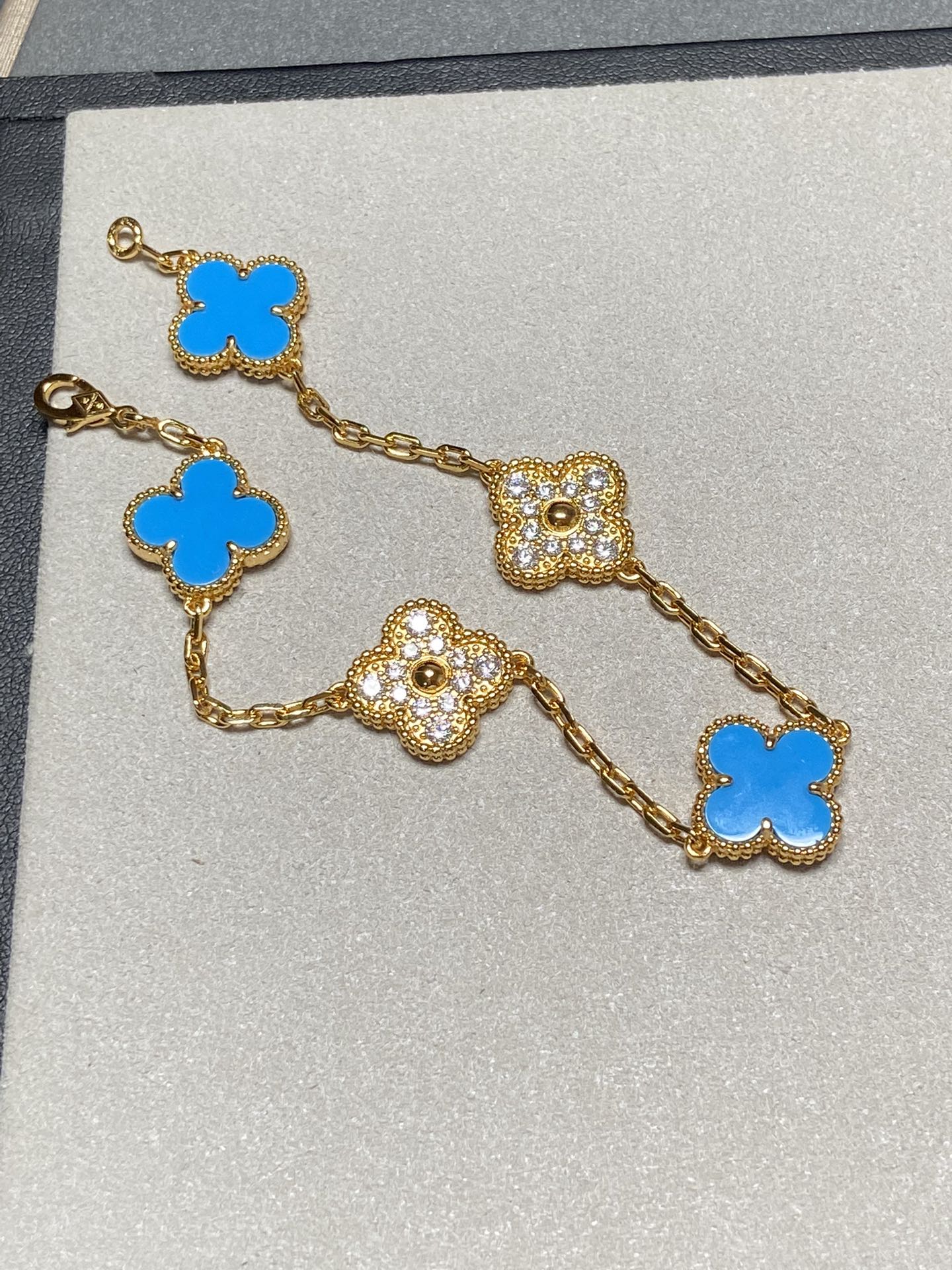 [：Polaidi Jewelry]クローバー 5モチーフ ブルーカルセドニー ダイヤモンド ゴールドブレスレット