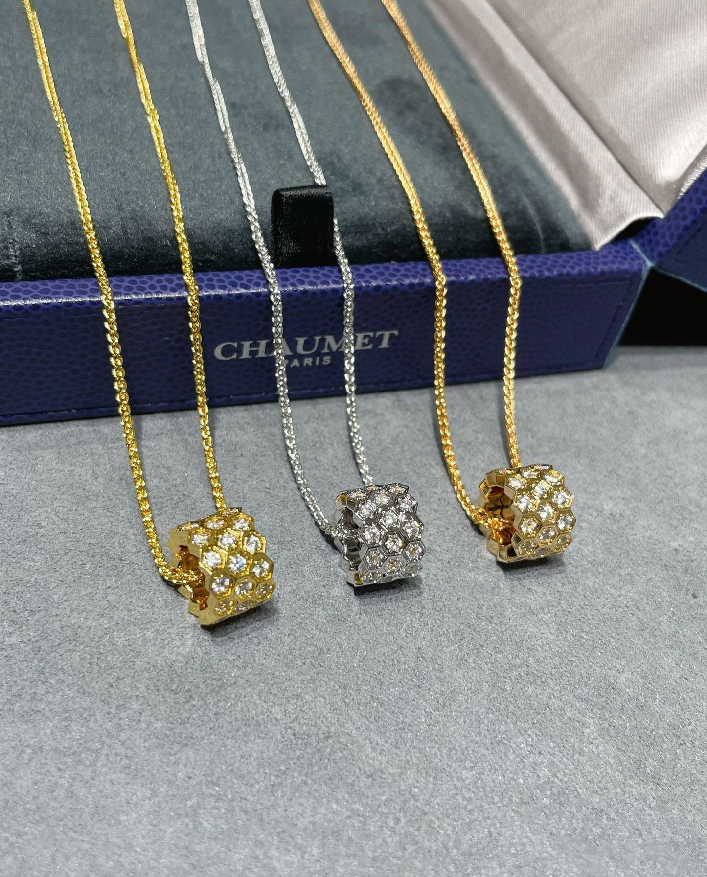 [Polaidi Jewelry]BEE LOVE DIAMOND PAVED 3 ROW NECKLACE