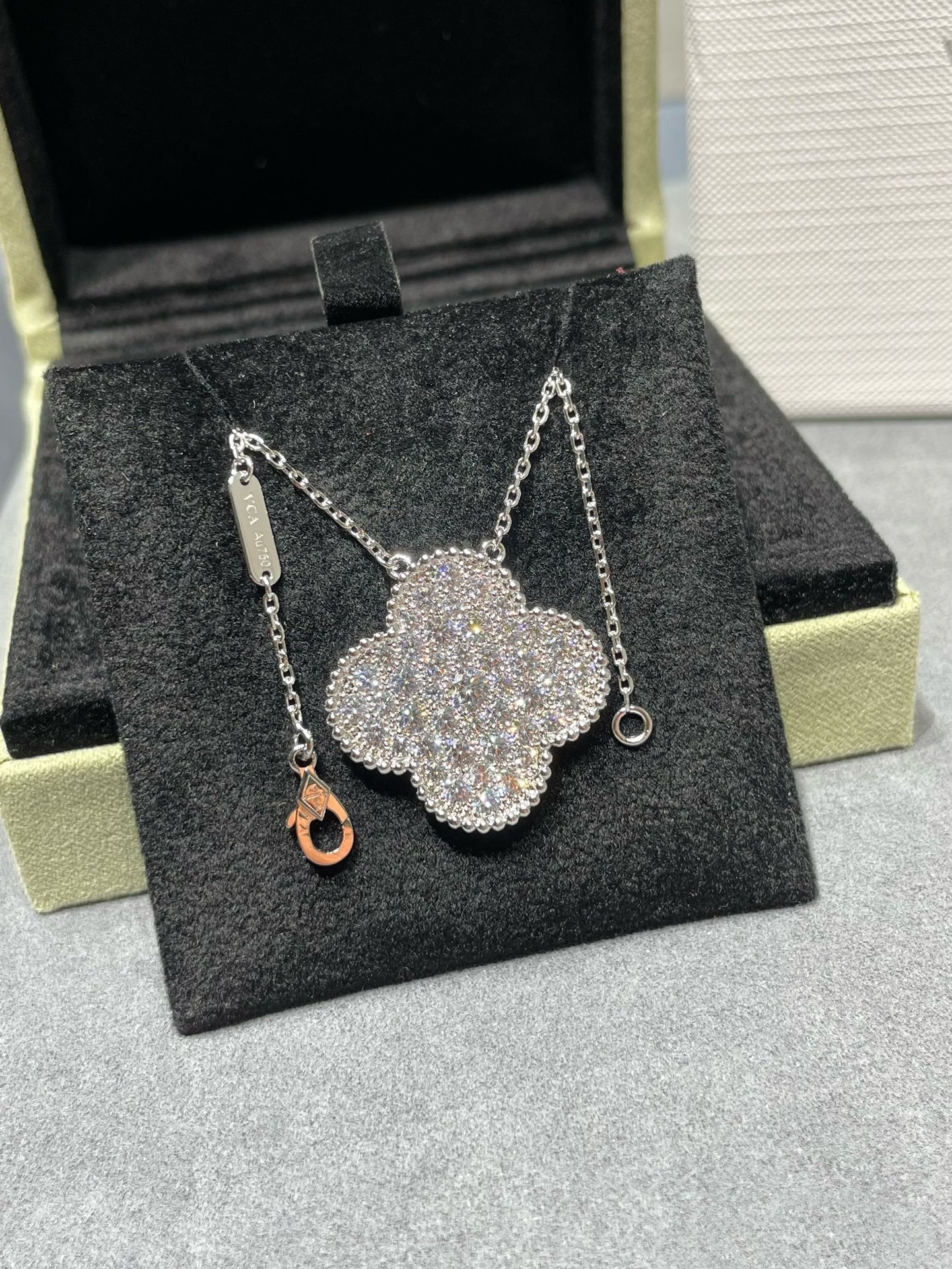 [：Polaidi Jewelry]CLOVER 25MM LARGE PENDANT DIAMOND PAVED SILVER NECKLACE