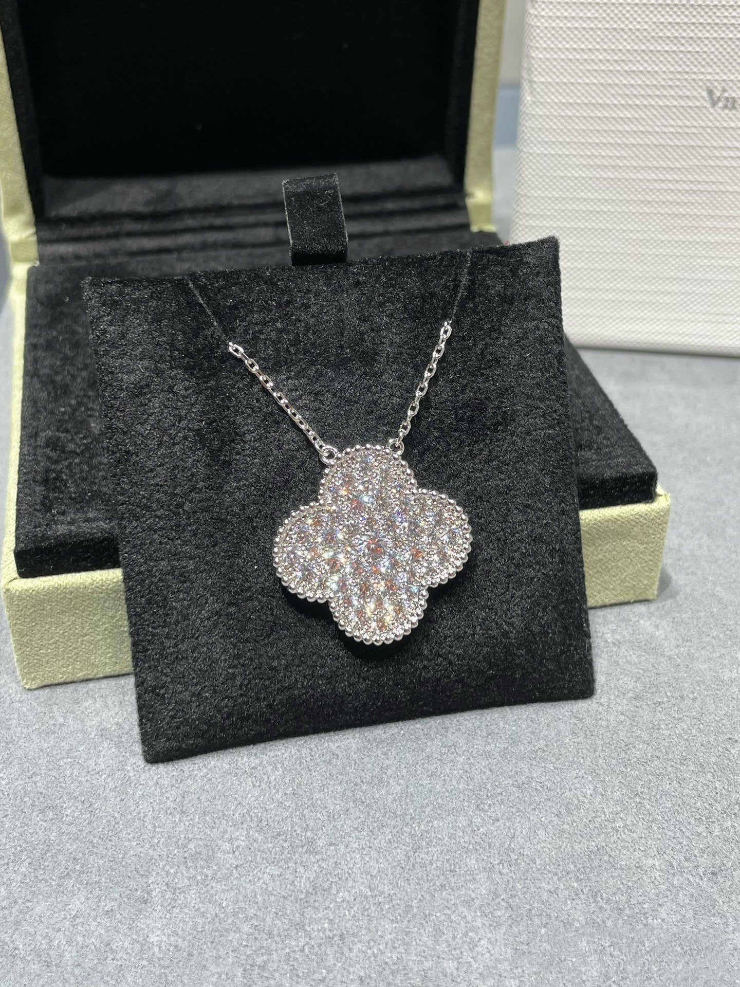 [：Polaidi Jewelry]CLOVER 25MM LARGE PENDANT DIAMOND PAVED SILVER NECKLACE