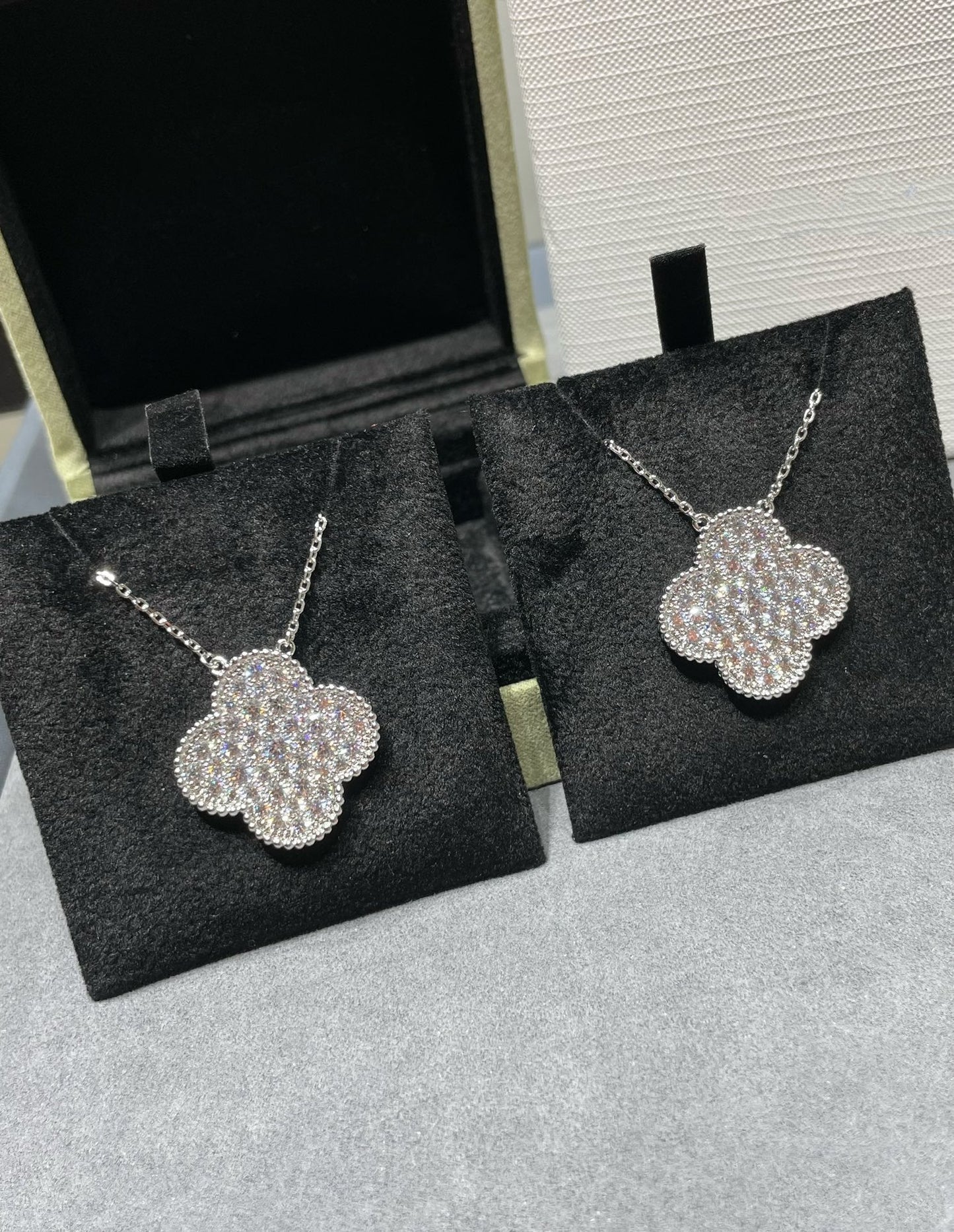 [Polaidi Jewelry]CLOVER 25MM LARGE PENDANT DIAMOND PAVED SILVER NECKLACE