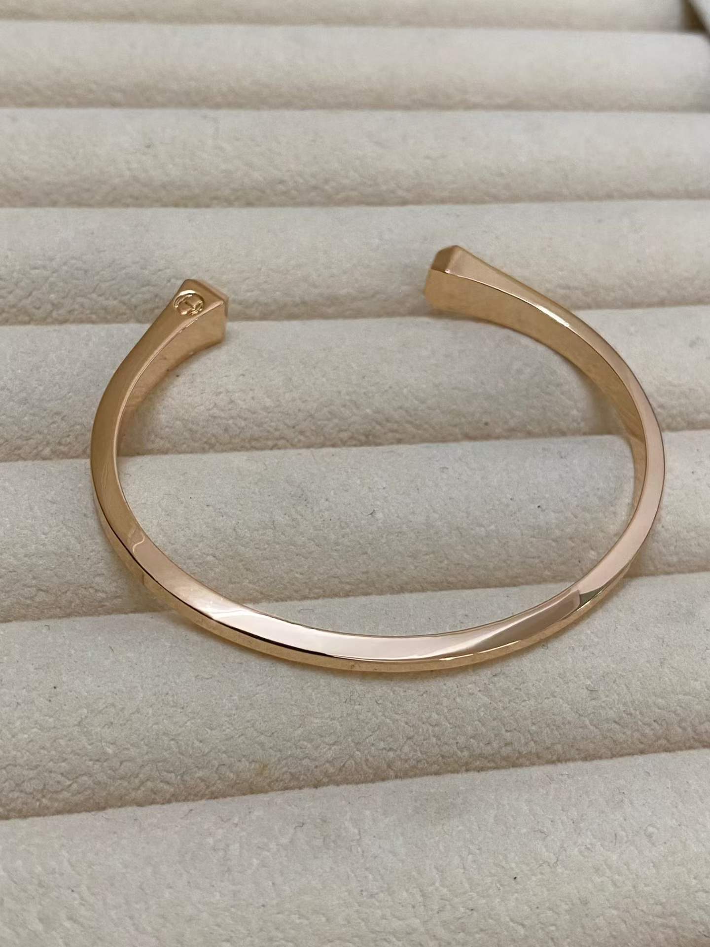 [Polaidi Jewelry]CLOU DE FORGE SQUARE CONE STUDS OPEN CUFF ONE SIZE
