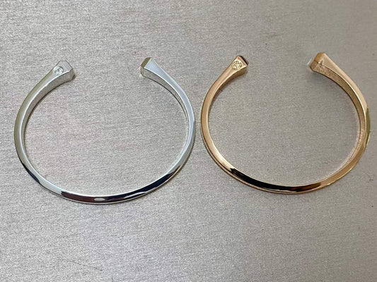 [Polaidi Jewelry]CLOU DE FORGE SQUARE CONE STUDS OPEN CUFF ONE SIZE