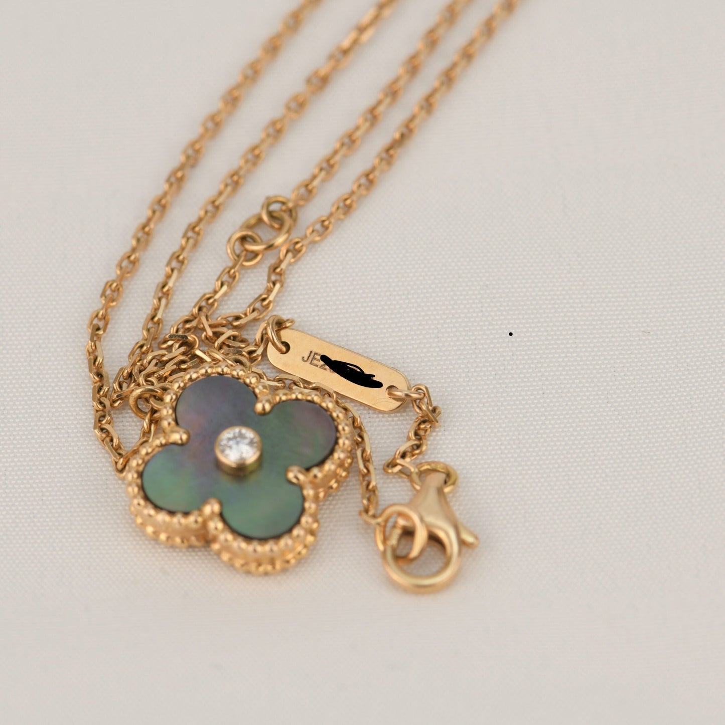 [Polaidi Jewelry]CLOVER 15MM DIAMOND AND MOTHER-OF-GREY NECKLACE